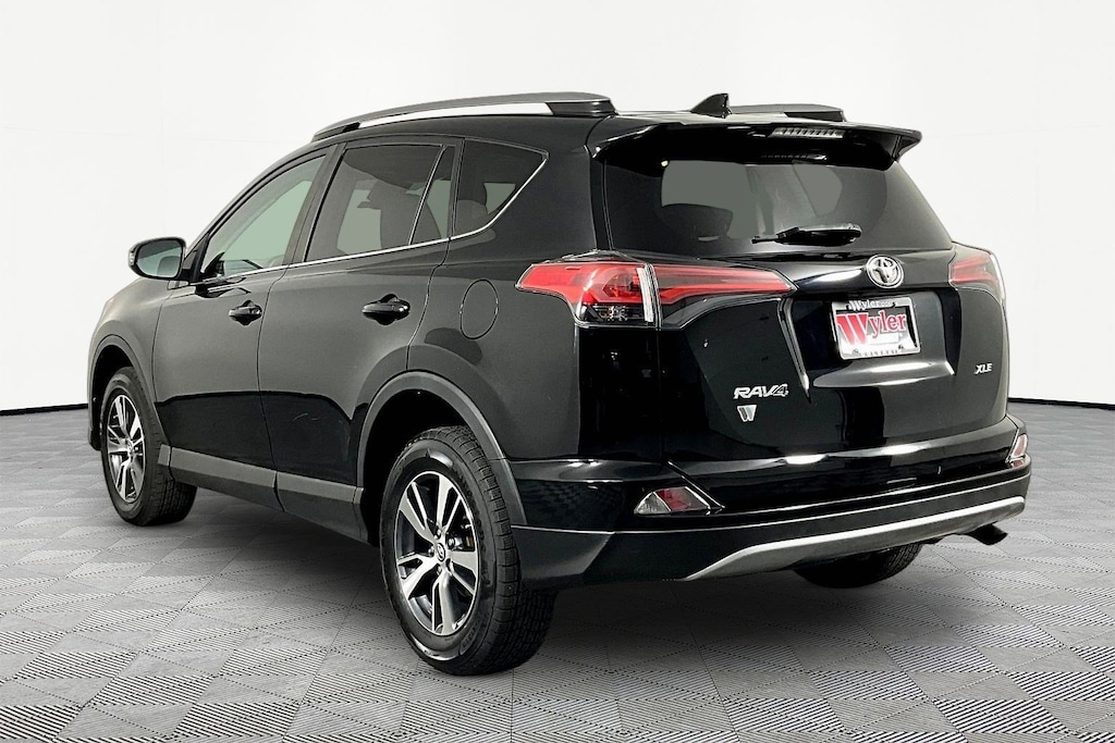 Used 2018 Toyota RAV4 XLE FWD SUV