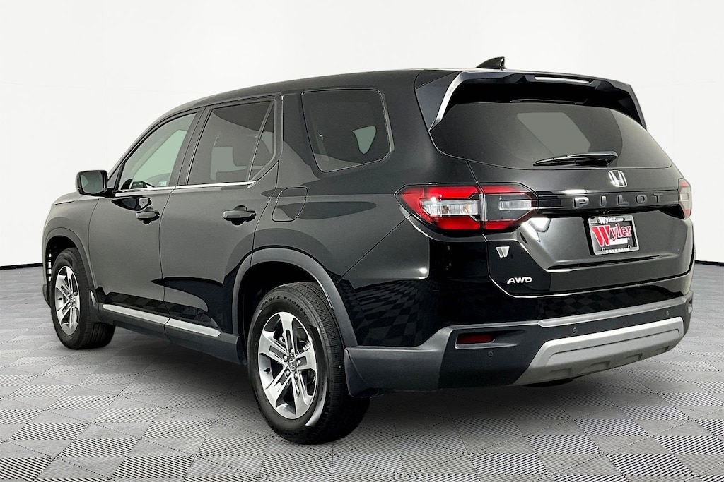 Used 2024 Honda Pilot EX-L 8 Passenger AWD SUV