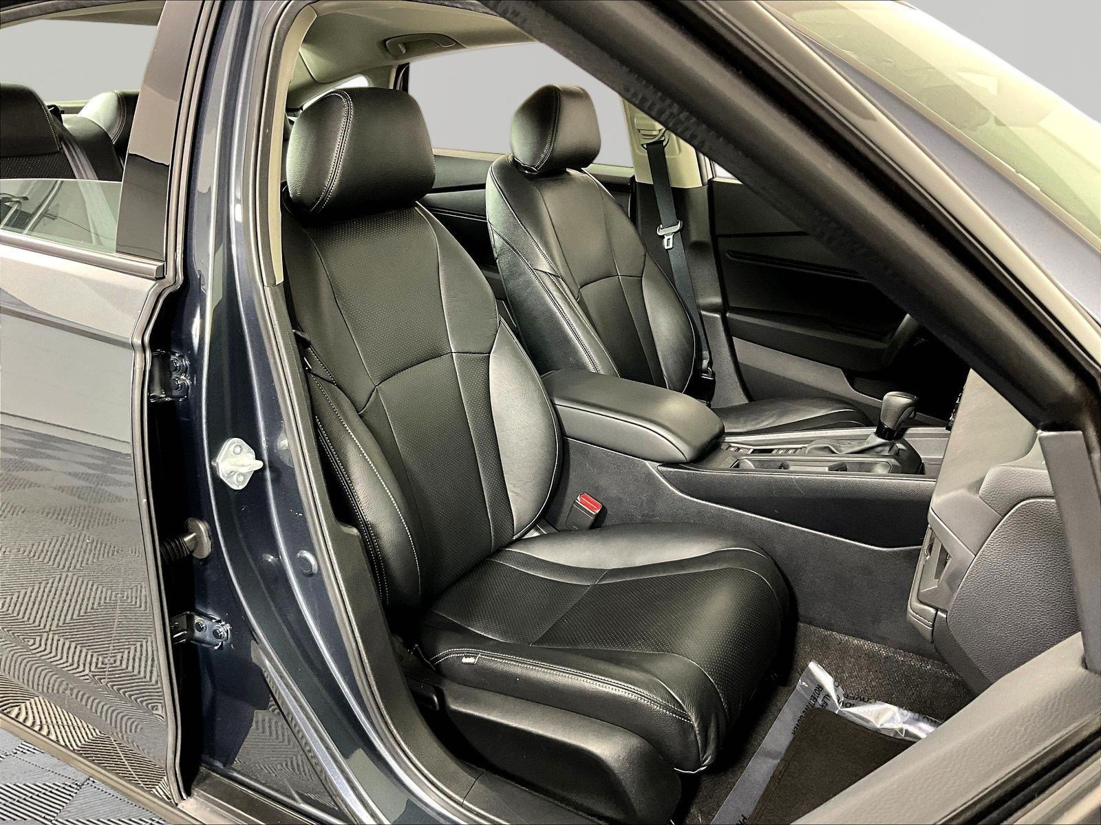 2025 Honda Accord SE - Photo 32
