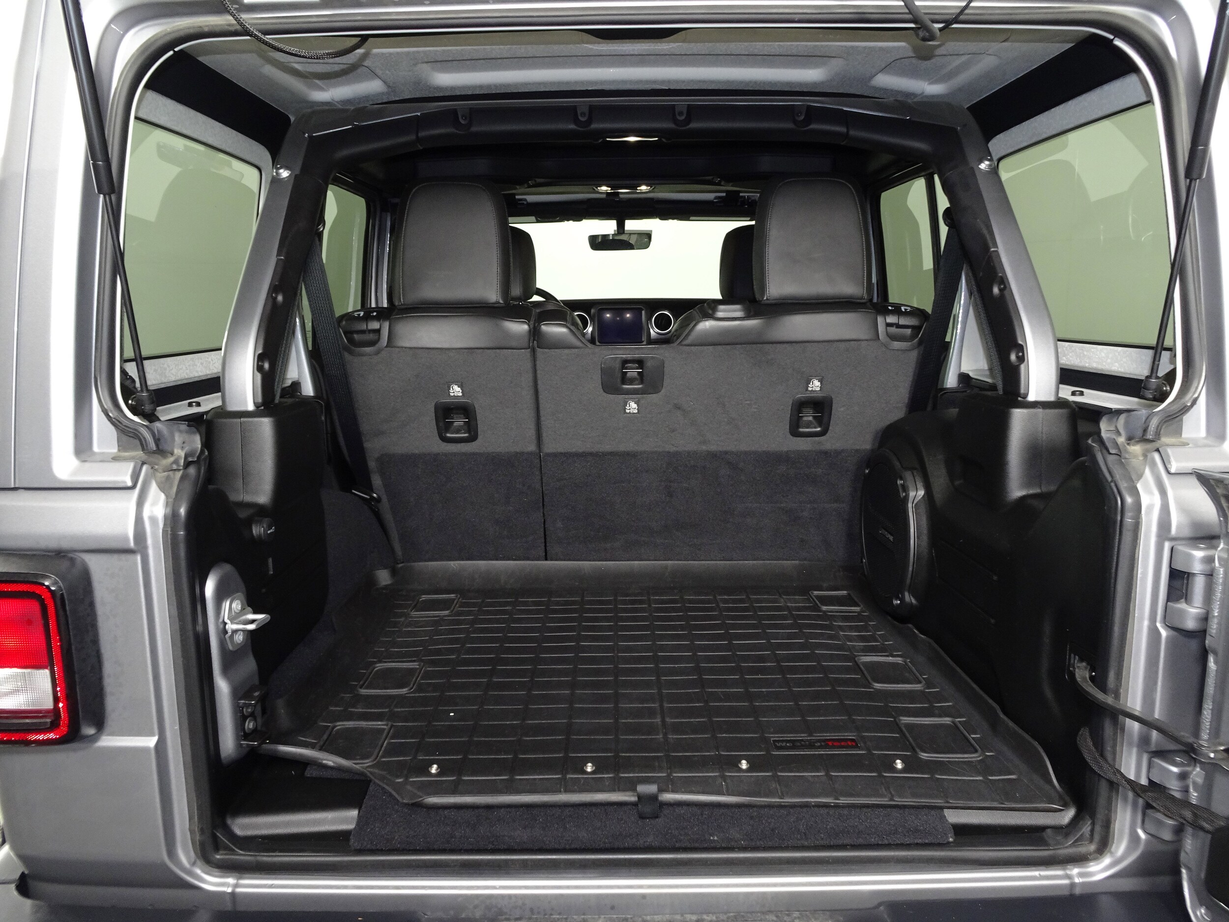 2021 Jeep Wrangler Unlimited Sahara Altitude photo 2