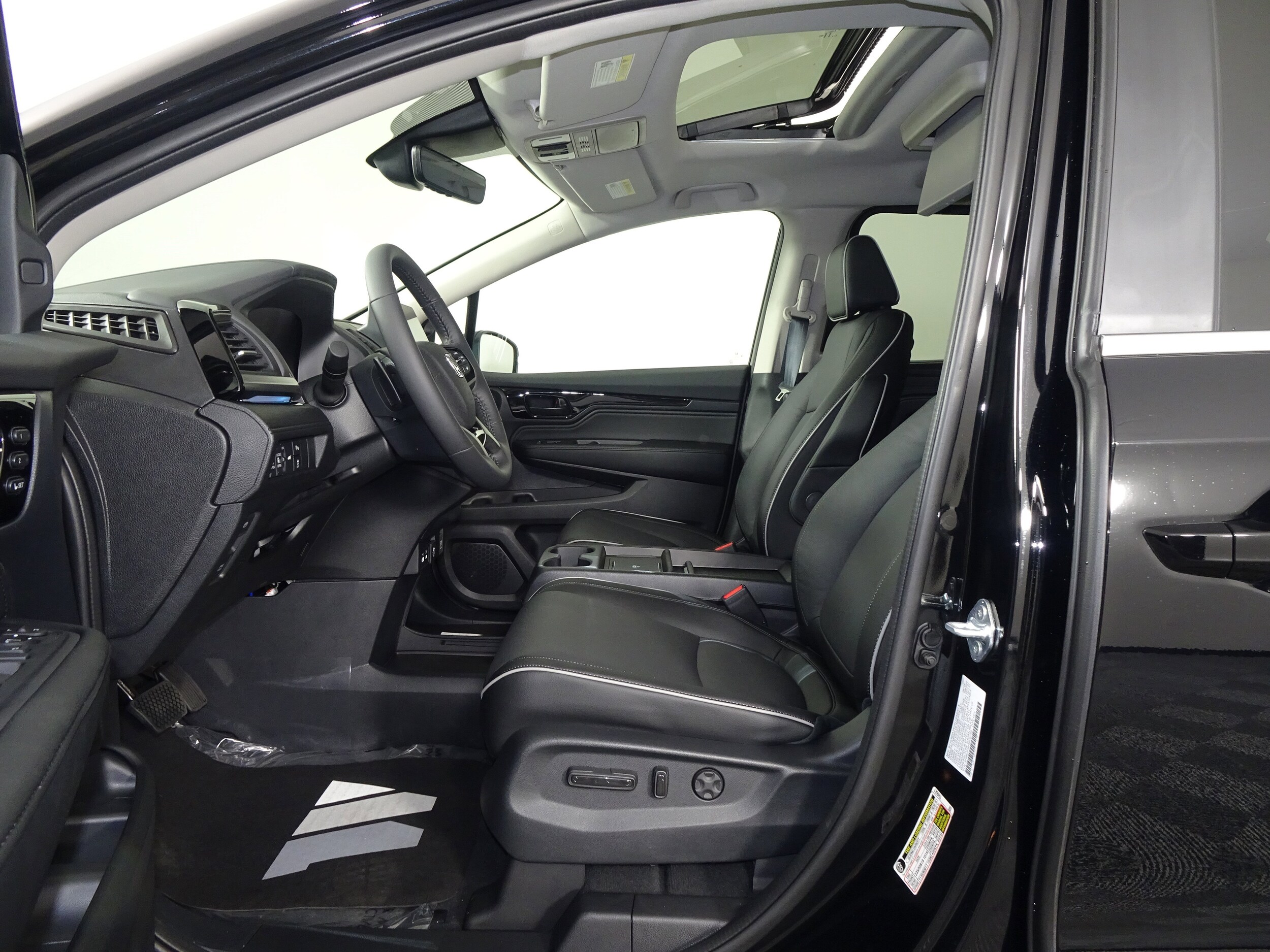 2026 Honda Odyssey Touring photo 4