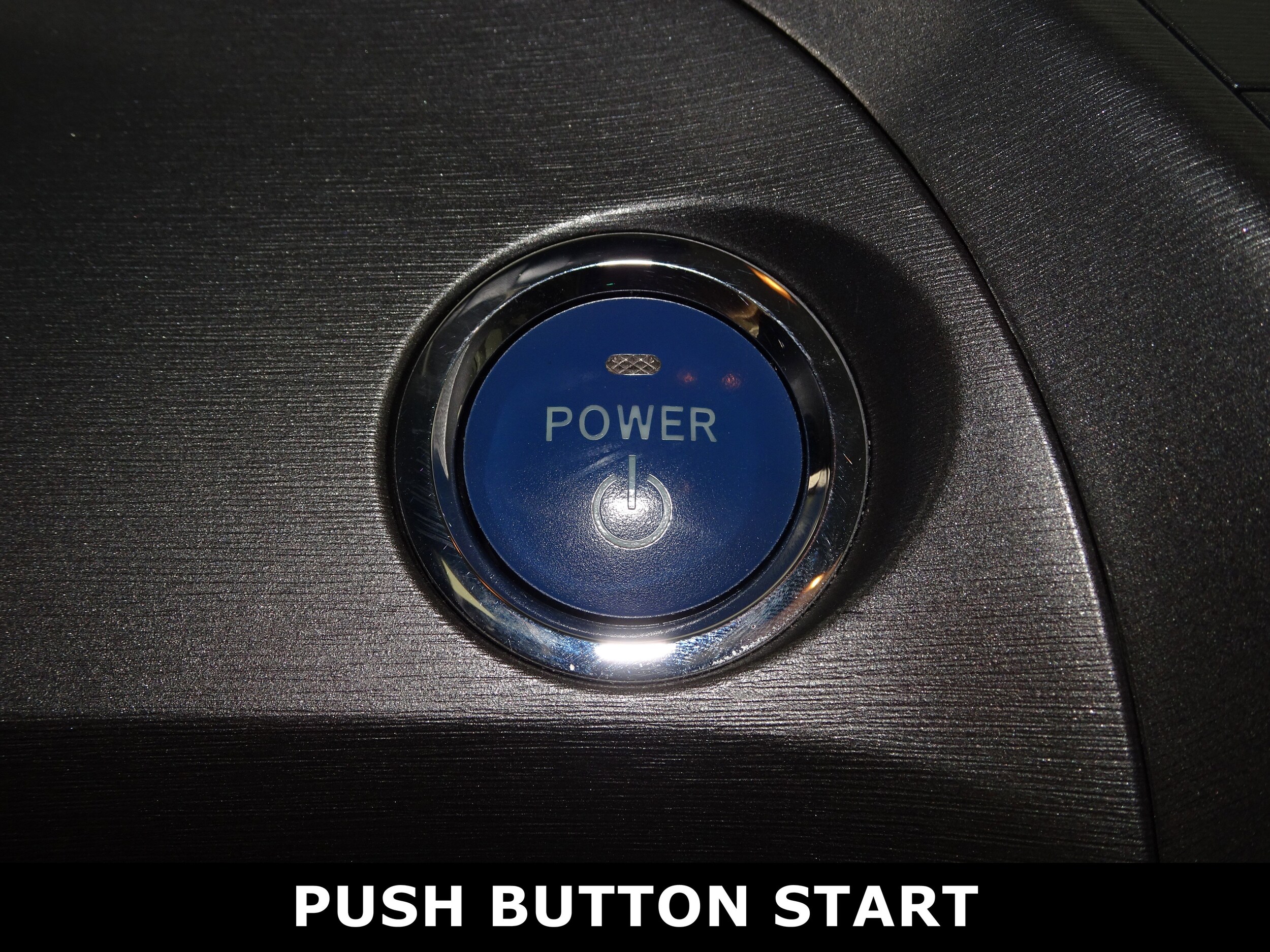 2013 Toyota Prius Three photo 3