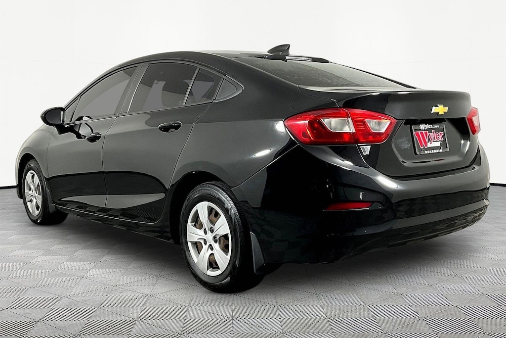 Used 2017 Chevrolet Cruze 4dr Sdn 1.4L LS w/1SA Sedan