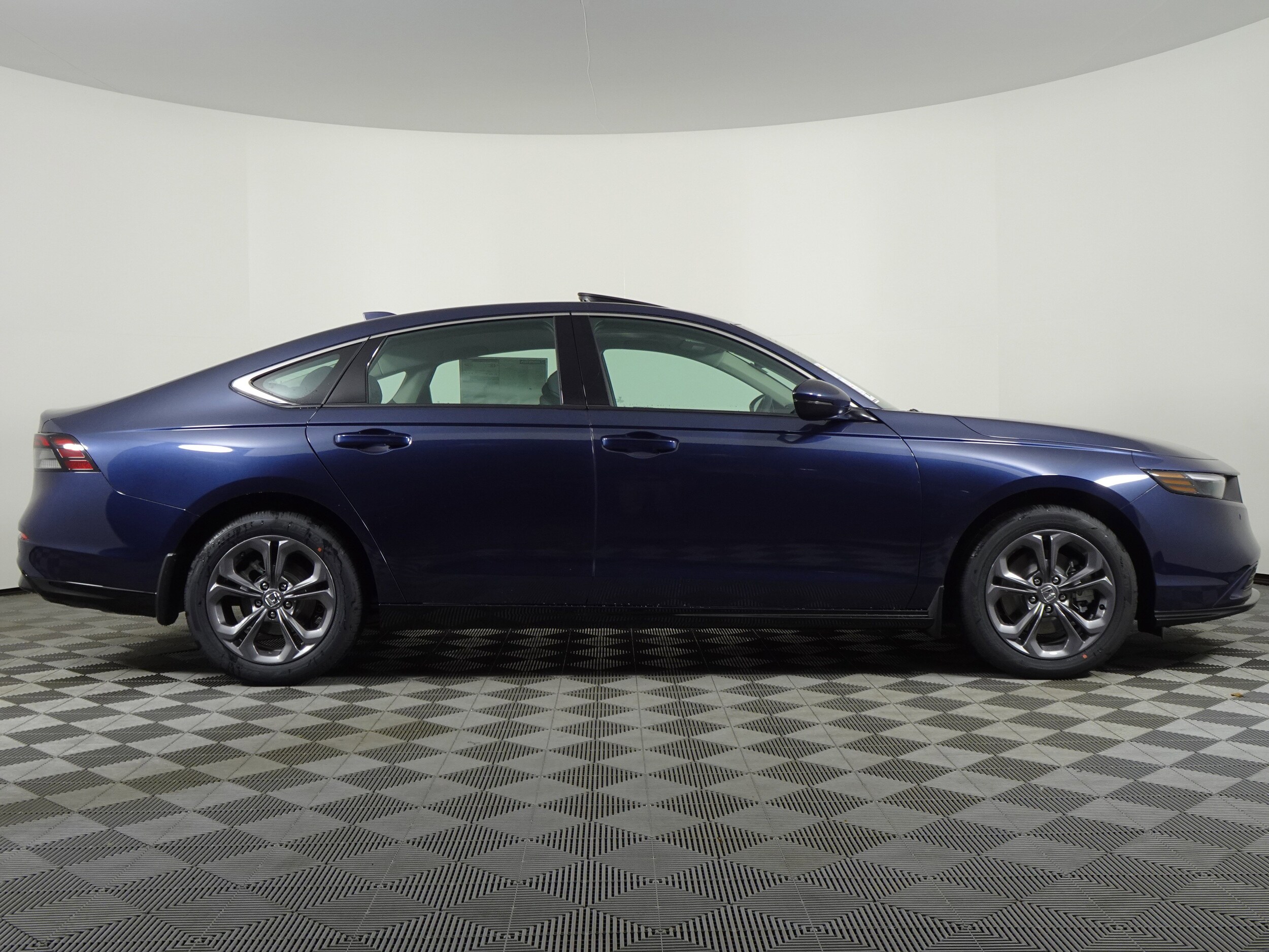 2025 Honda Accord Hybrid EX-L photo 2