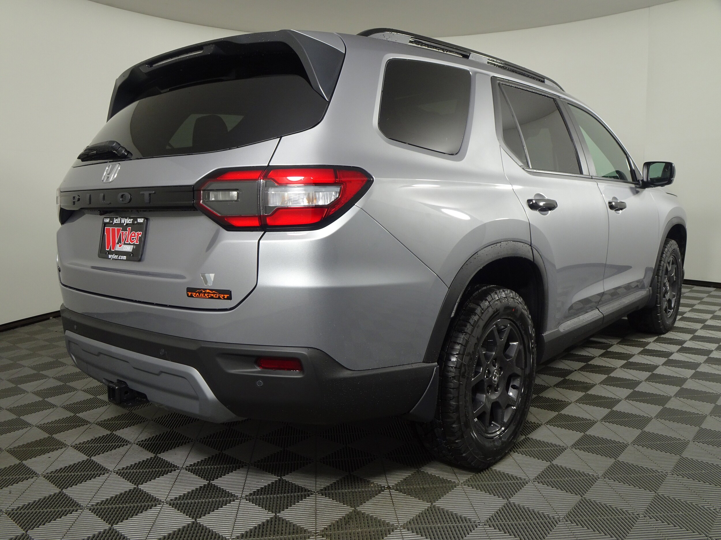 2025 Honda Pilot TrailSport photo 3