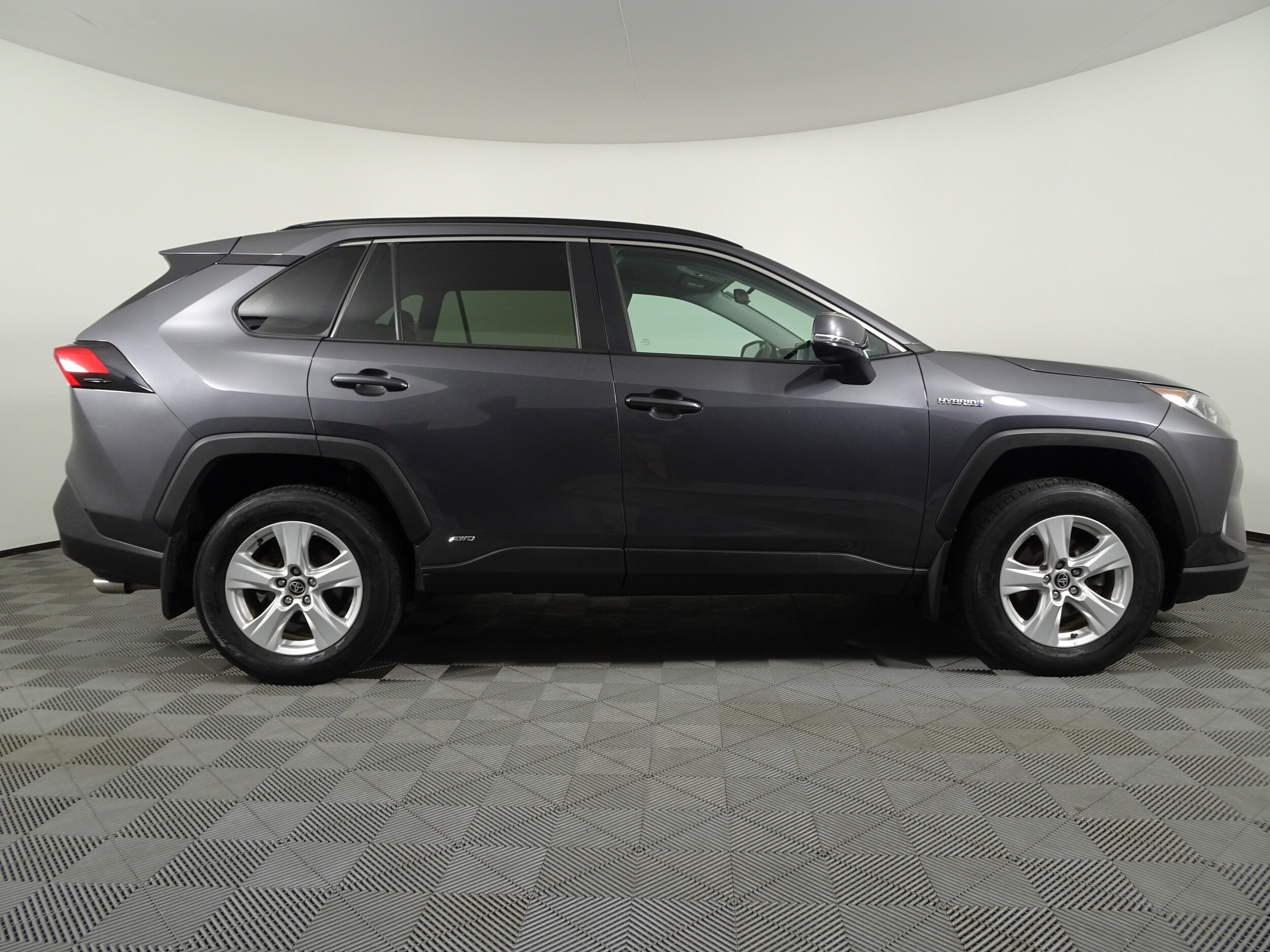 2021 Toyota RAV4 Hybrid XLE photo 2
