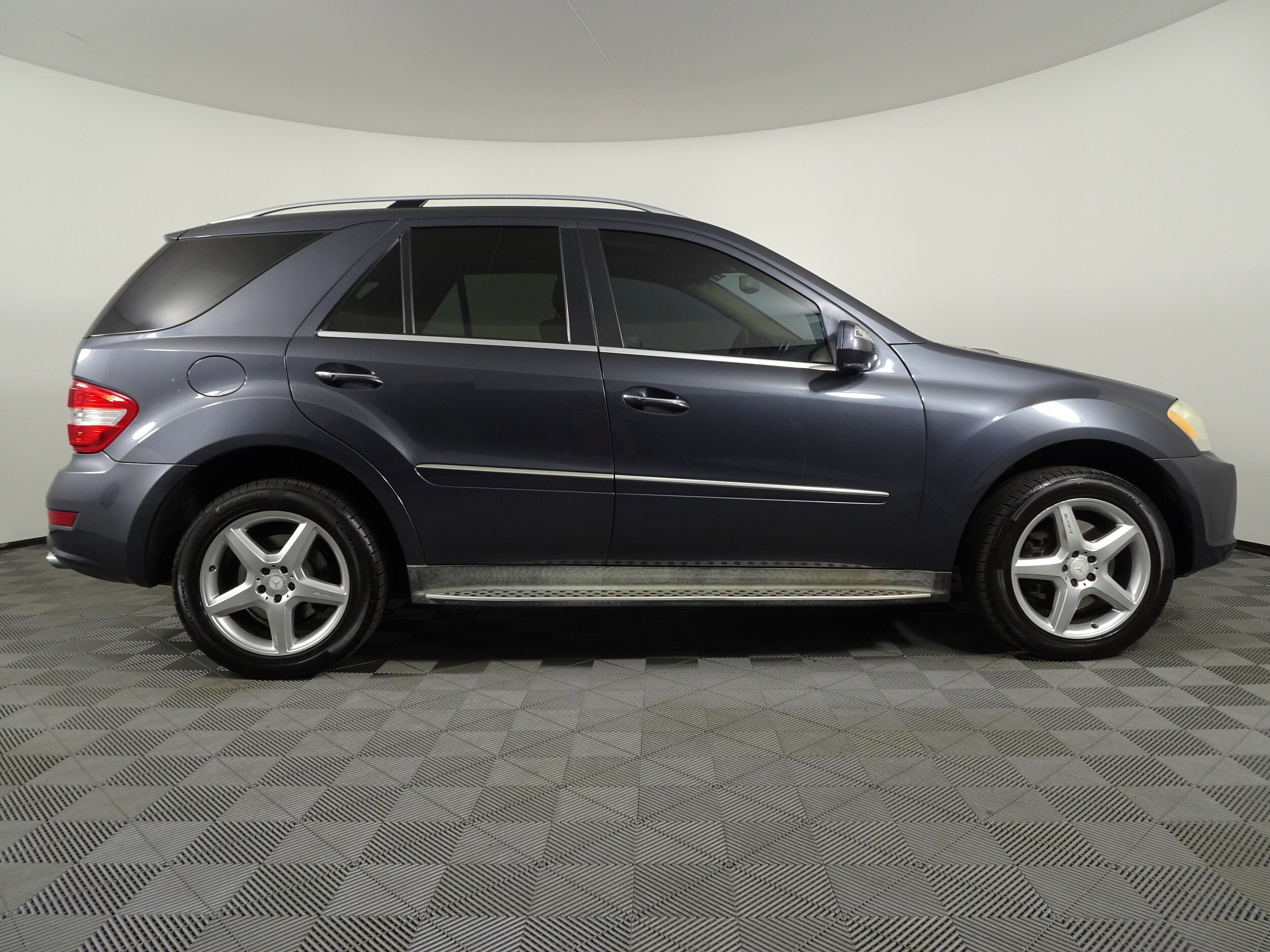 2010 Mercedes Benz ML 4MATIC 550 photo 2