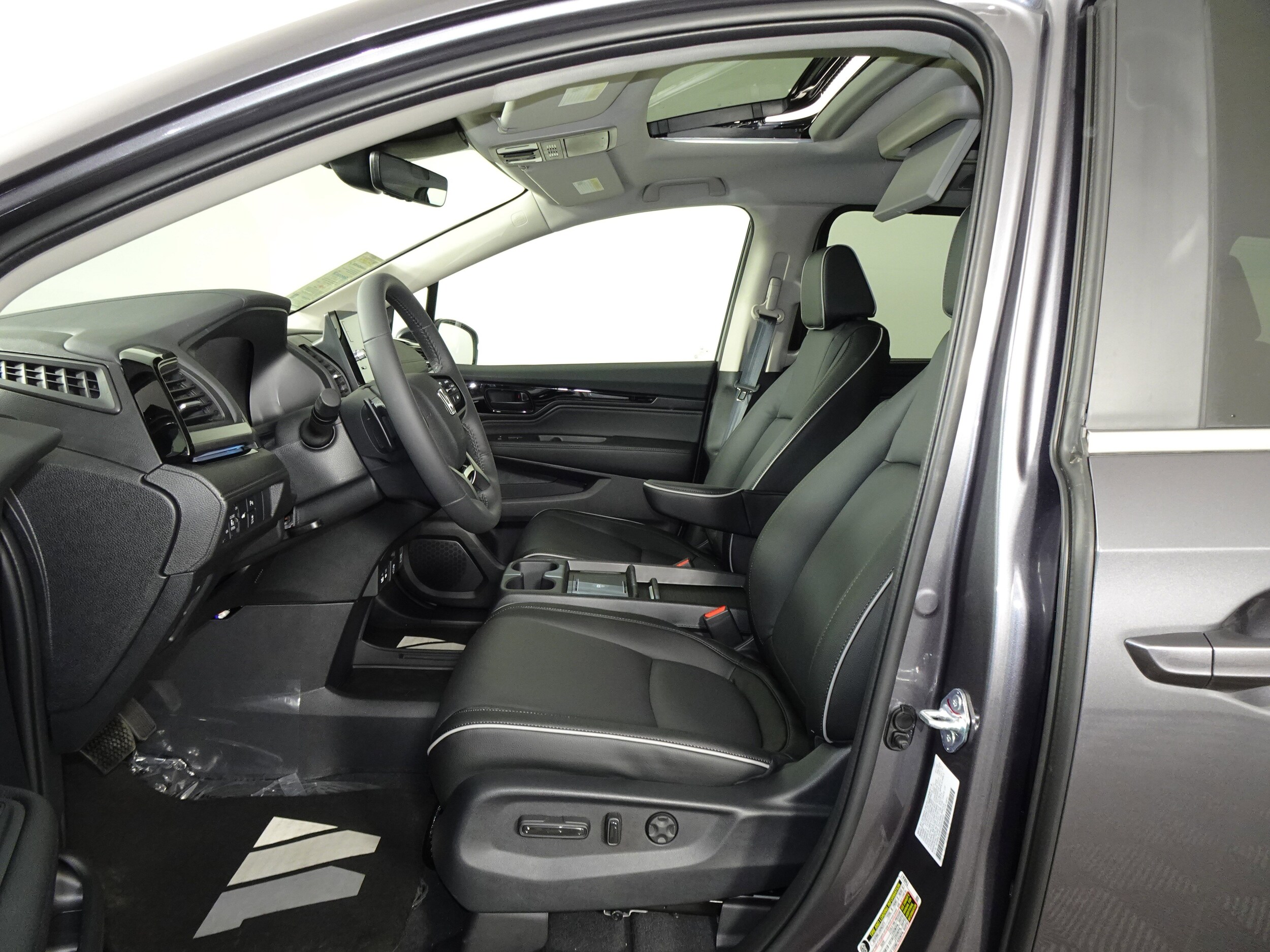 2026 Honda Odyssey Touring photo 4