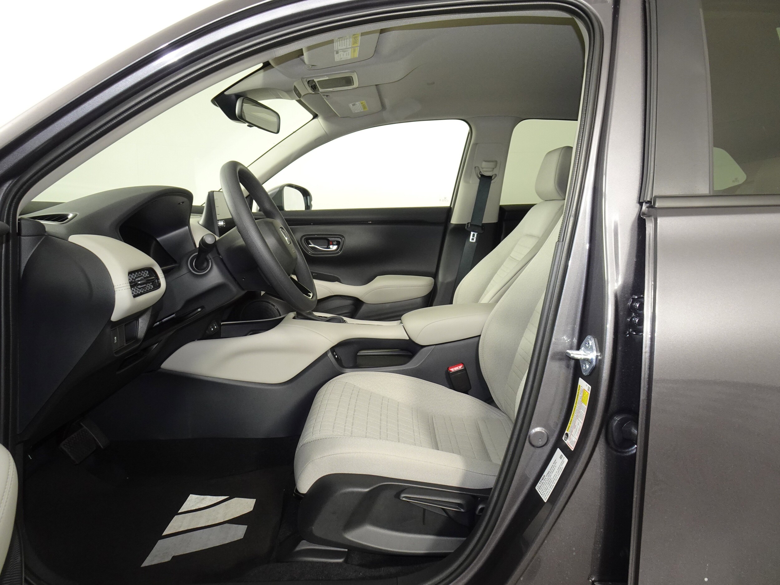 2026 Honda HR-V LX photo 4