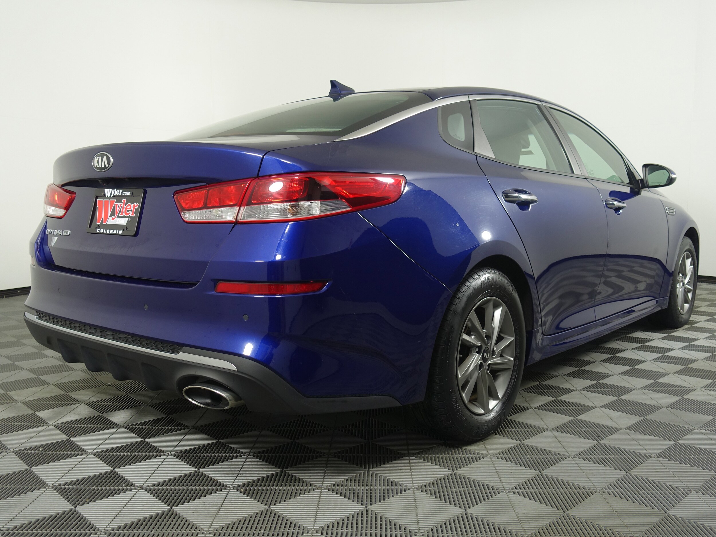 2019 Kia Optima LX photo 3