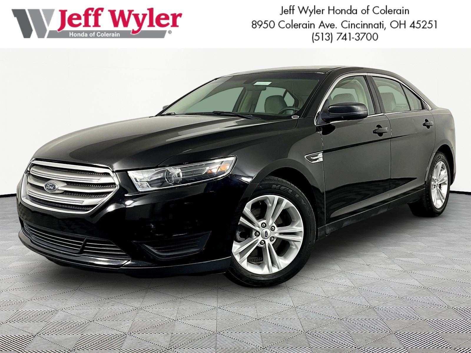 2017 Ford Taurus SE FWD's photo