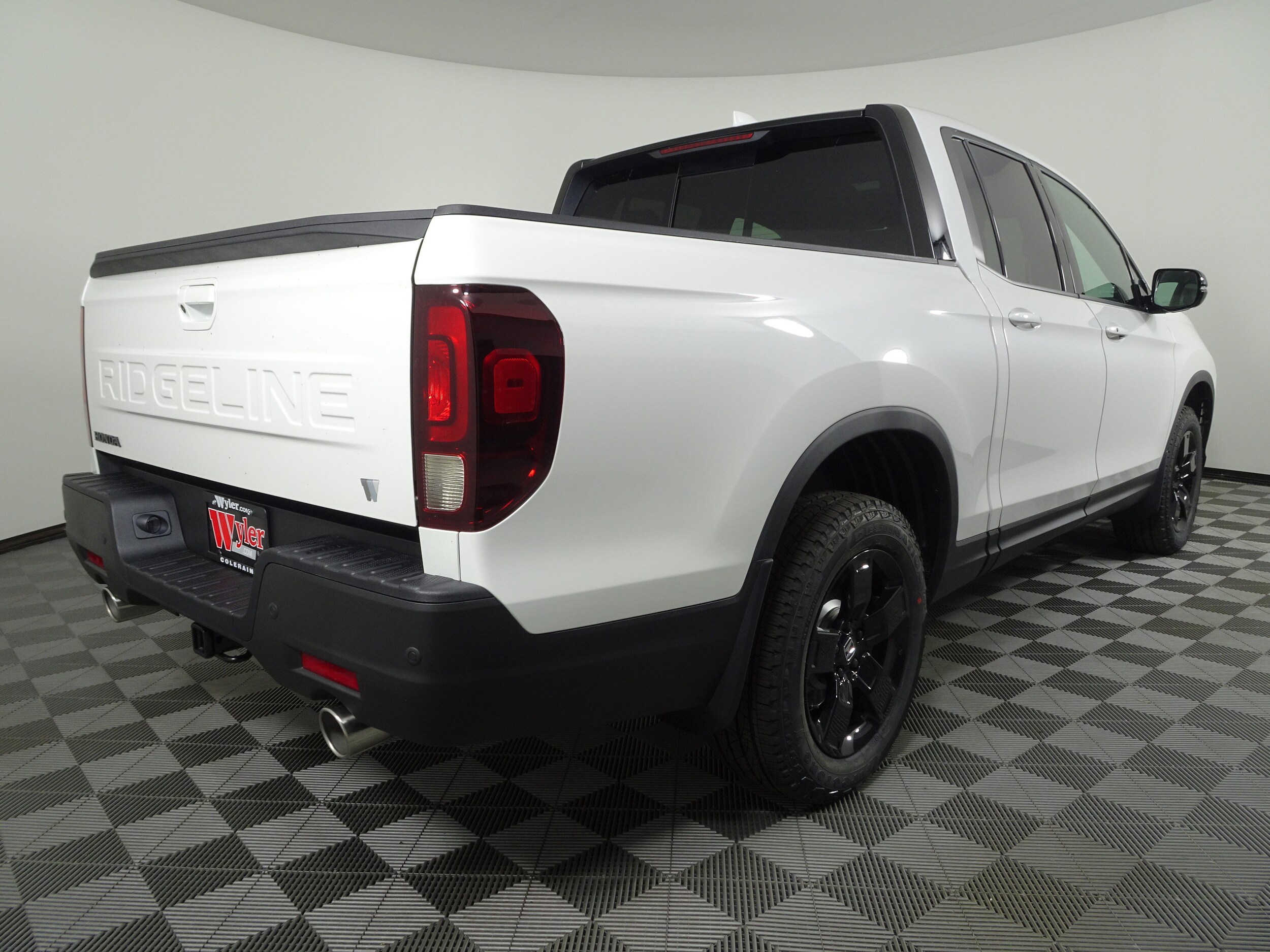2026 Honda Ridgeline Black Edition photo 3