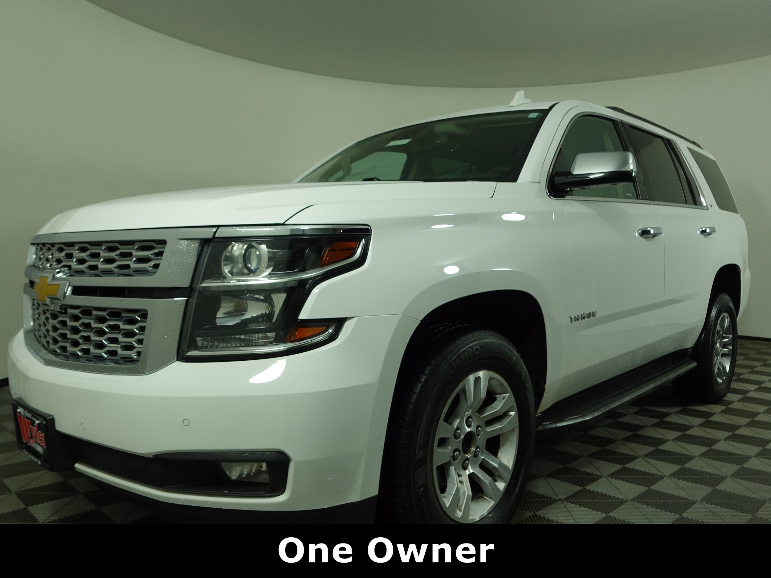 2018 Chevrolet Tahoe LT photo 2