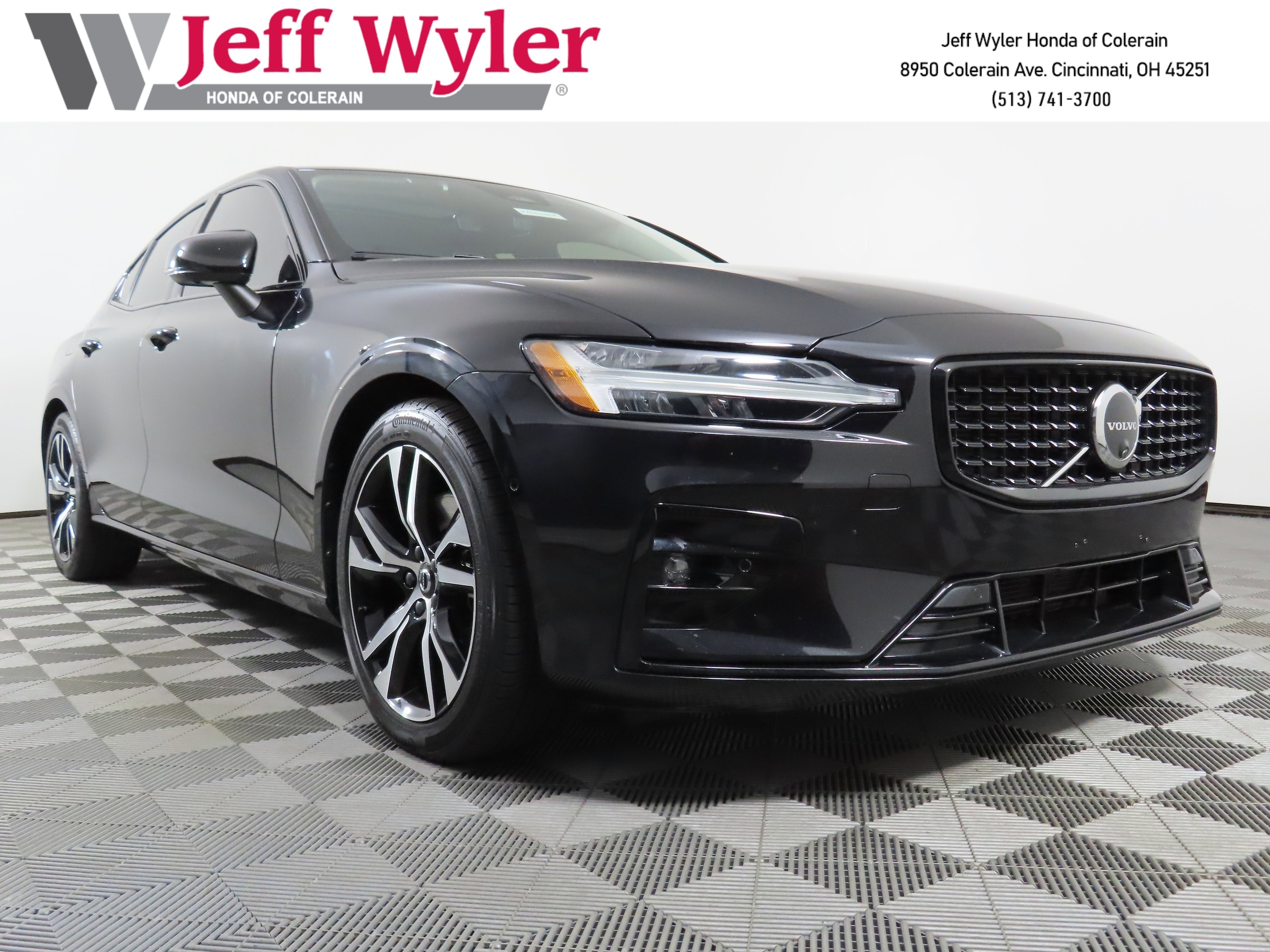 2024 Volvo S60 Plus's photo