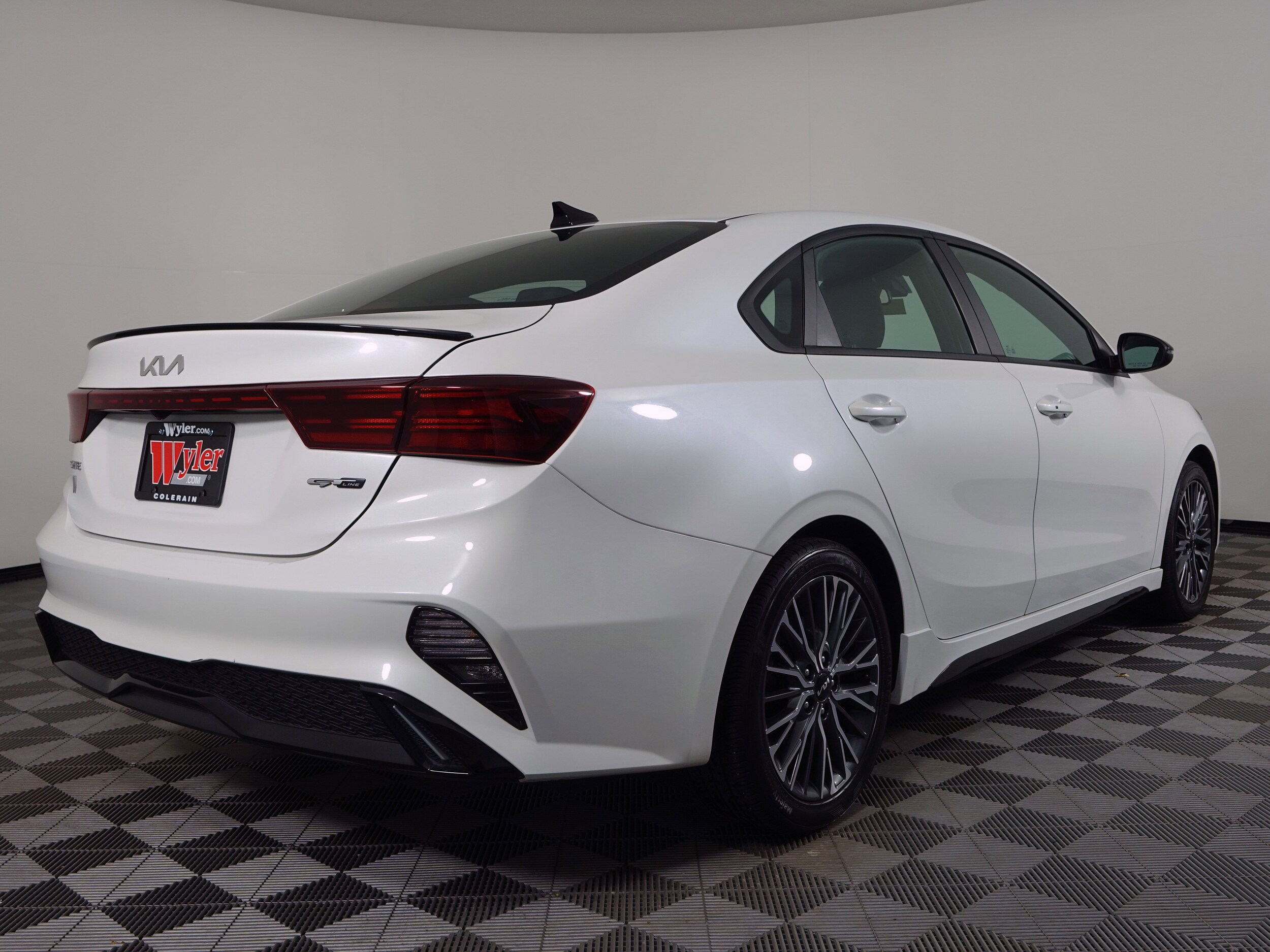 2023 Kia Forte GT-Line photo 3