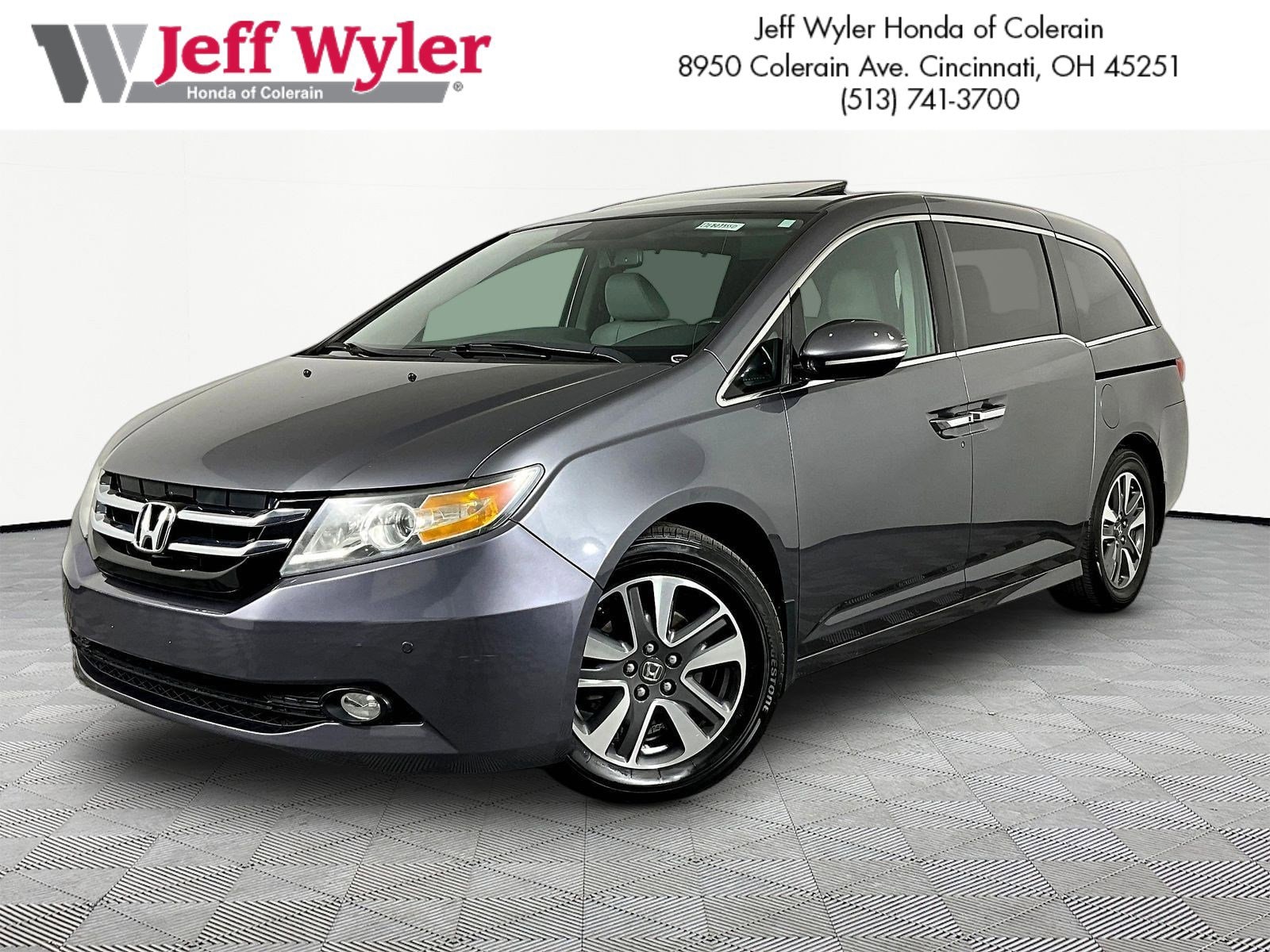2014 Honda Odyssey Touring's photo