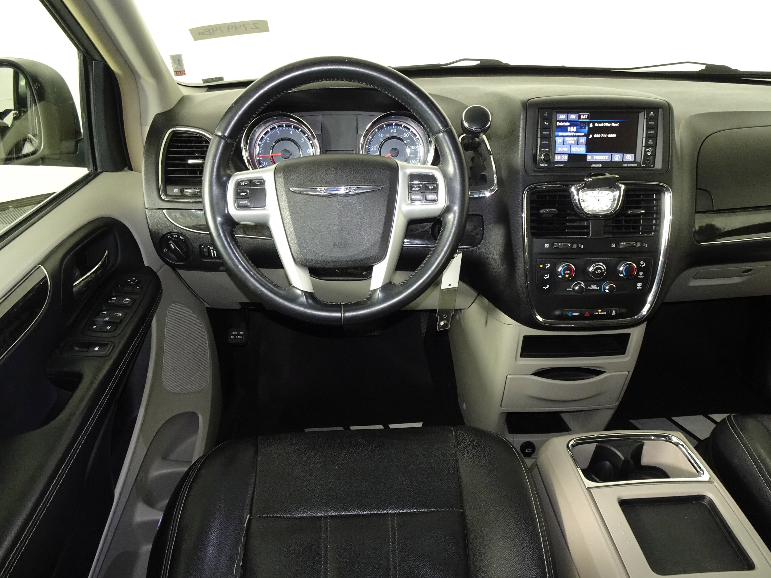 2015 Chrysler Town & Country LX photo 4