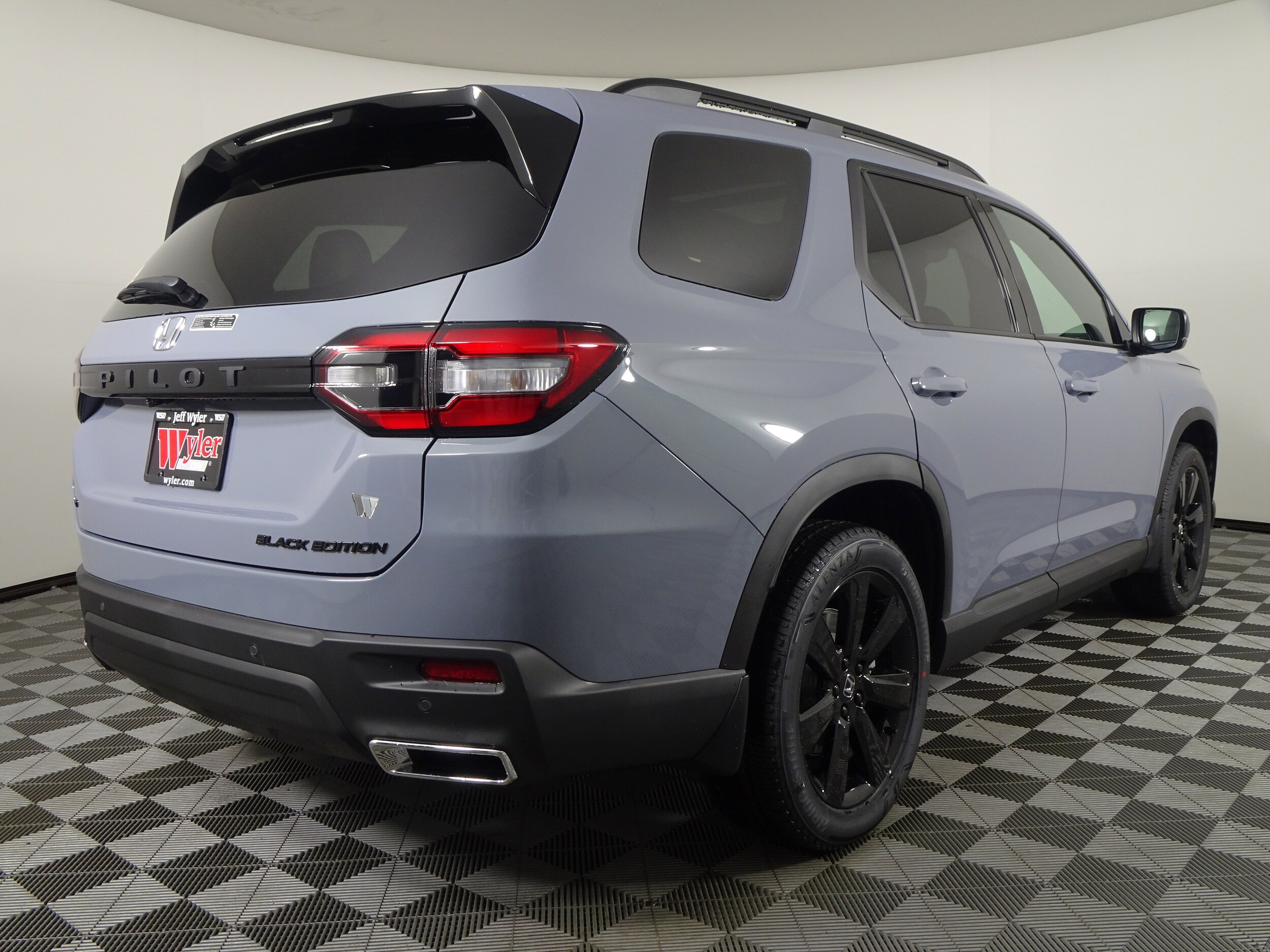 2025 Honda Pilot Black Edition photo 3