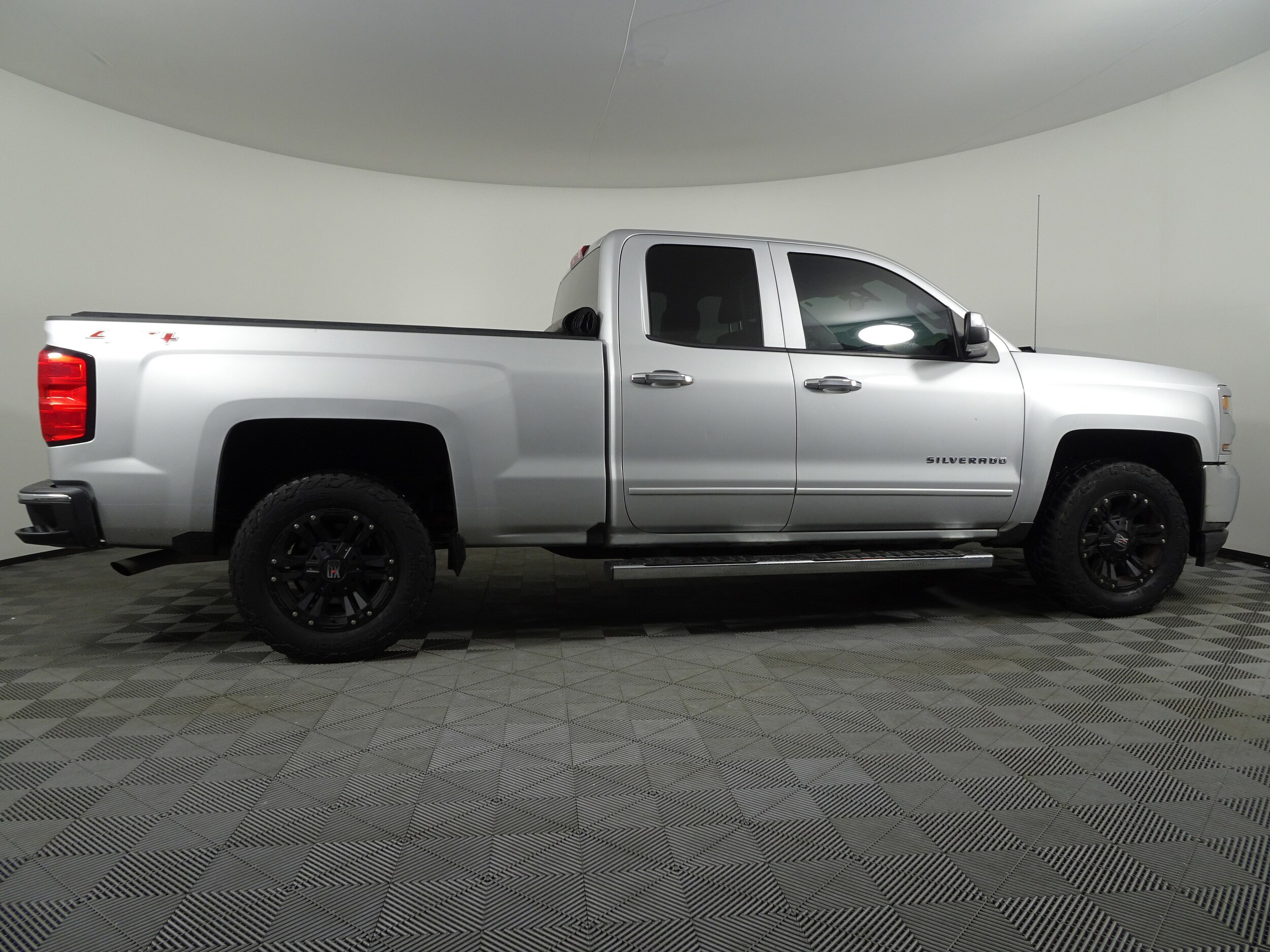 2016 Chevrolet Silverado 1500 photo 2