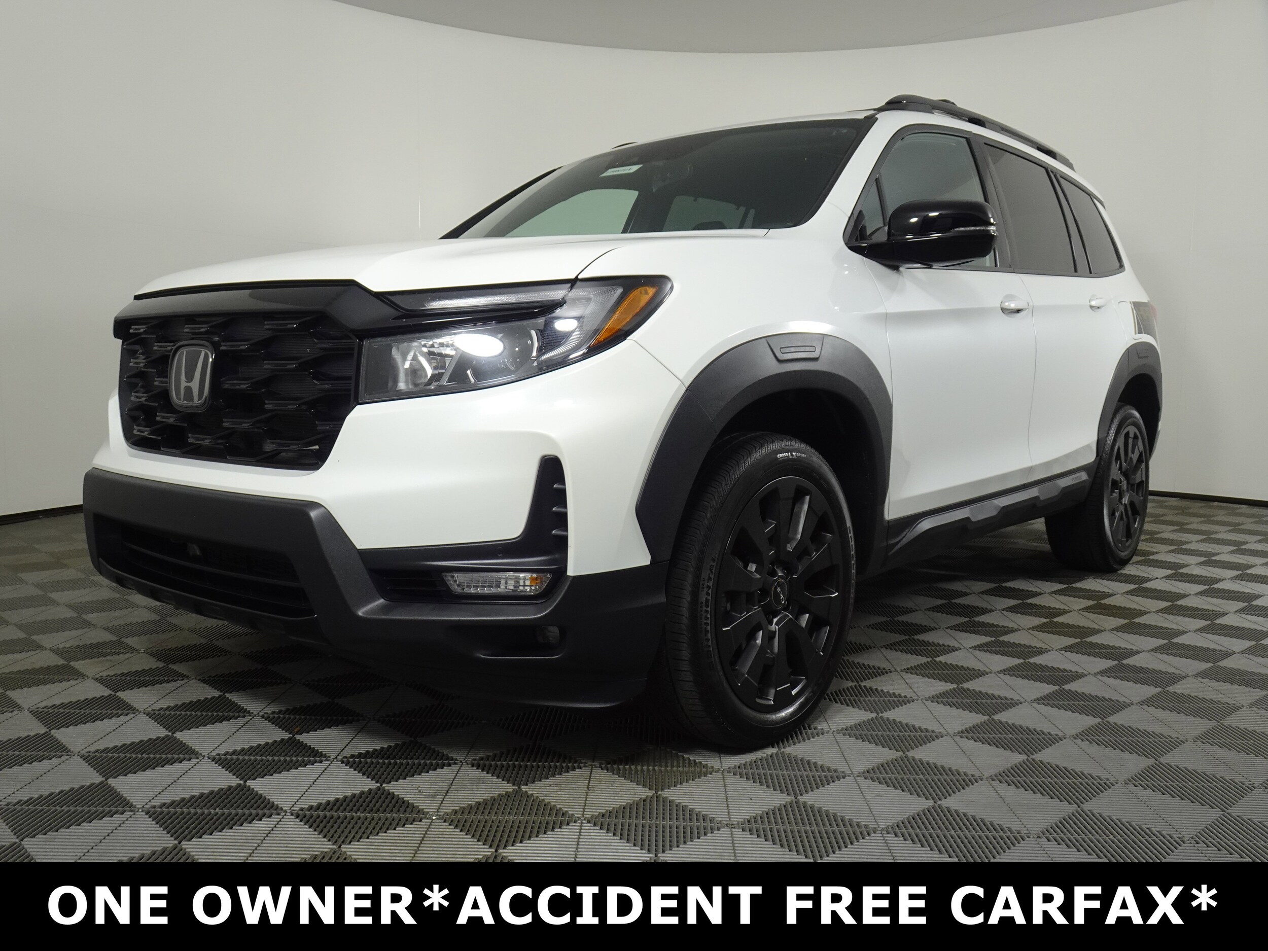 2022 Honda Passport Elite photo 2