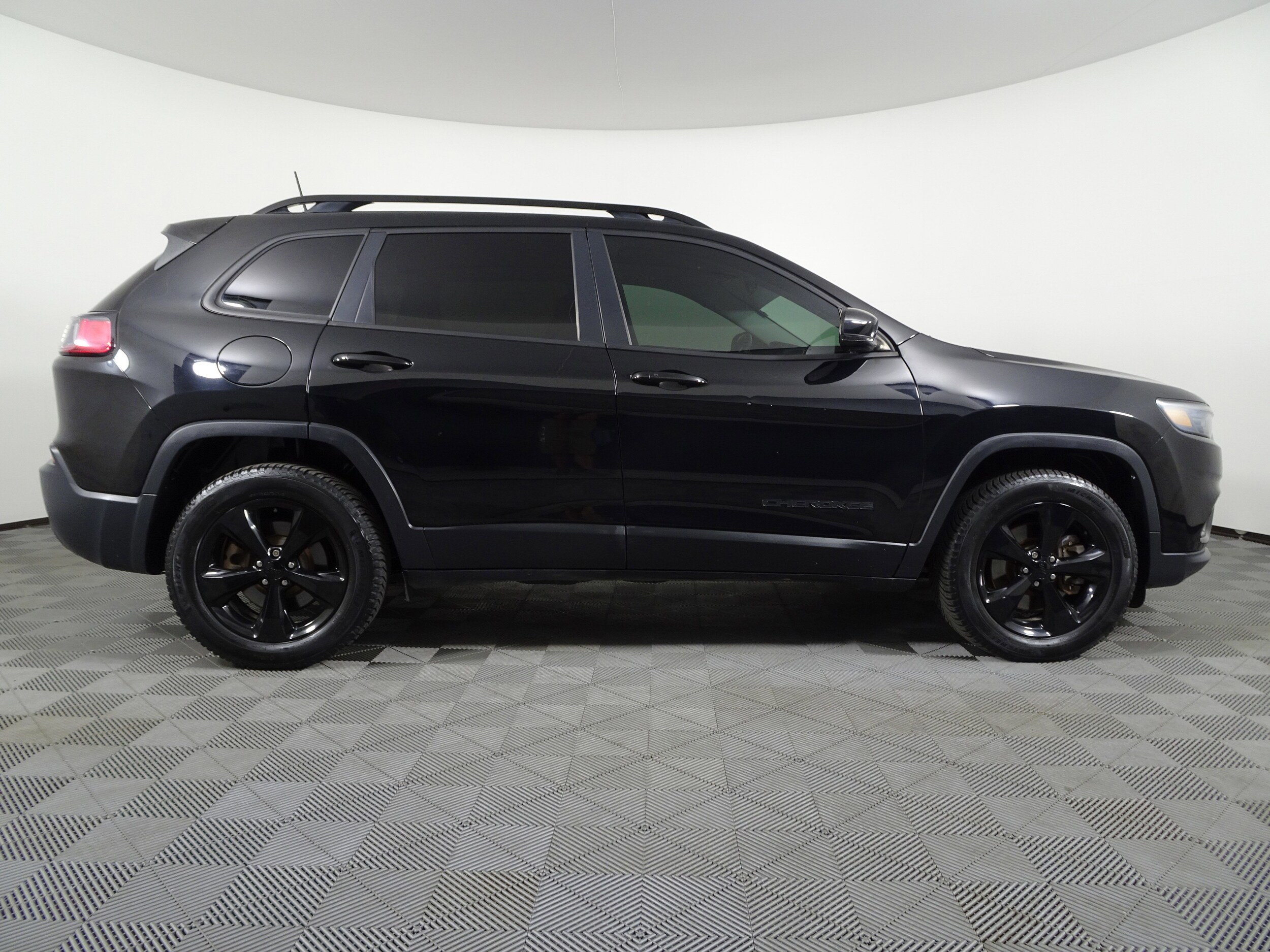 2019 Jeep Cherokee Altitude photo 2