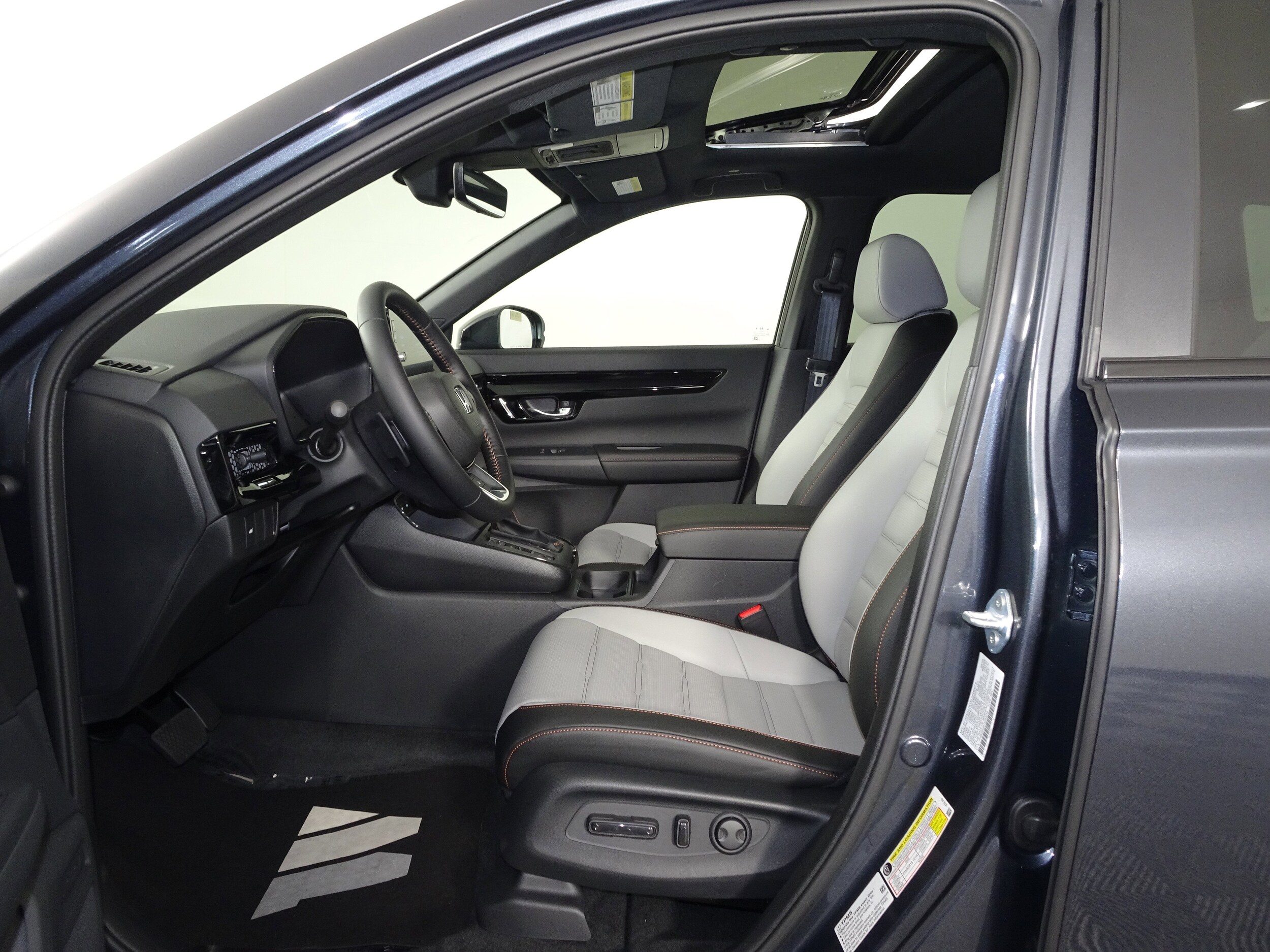 2026 Honda CR-V Hybrid Sport Touring photo 4