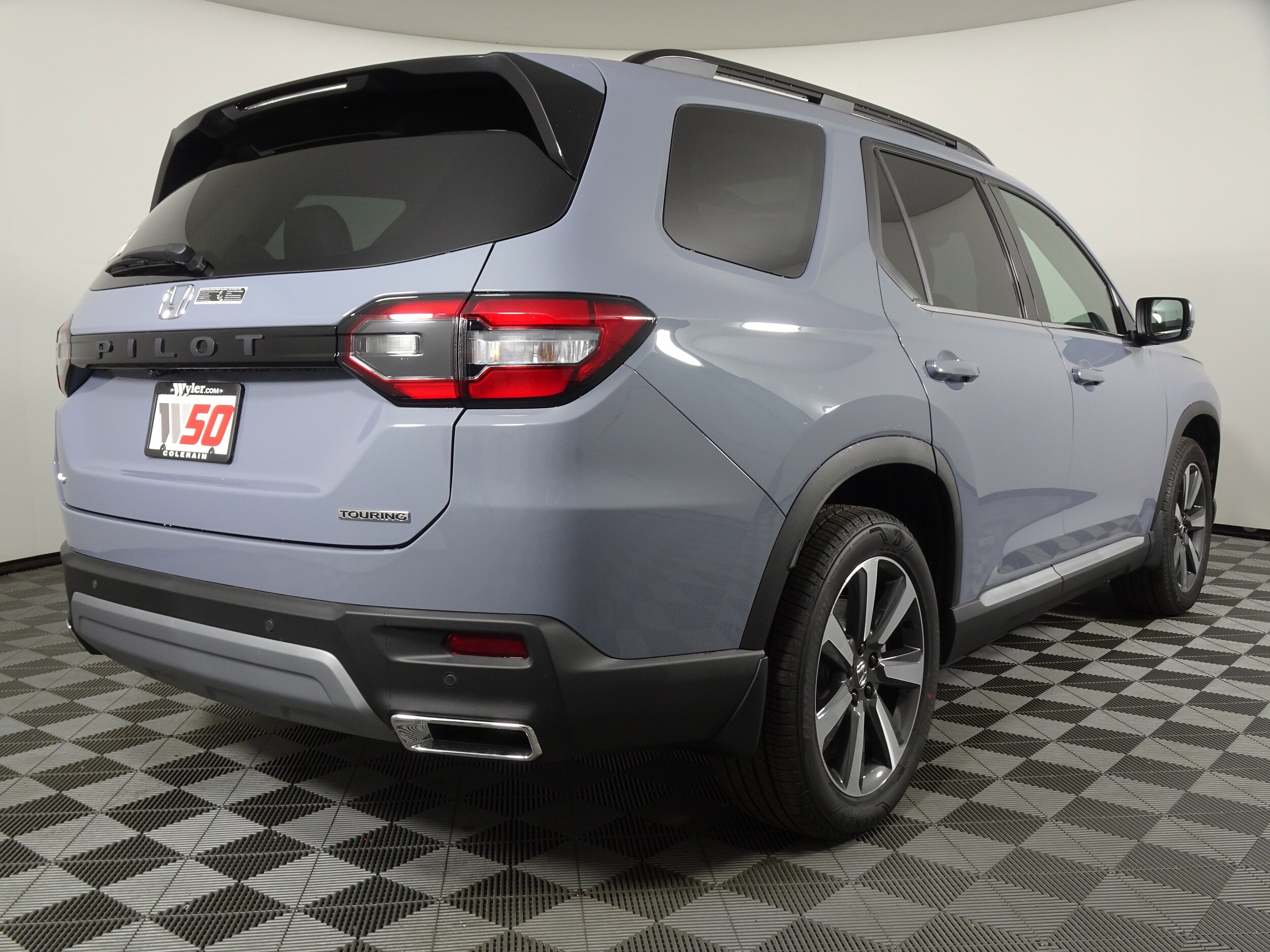 2025 Honda Pilot Touring photo 2