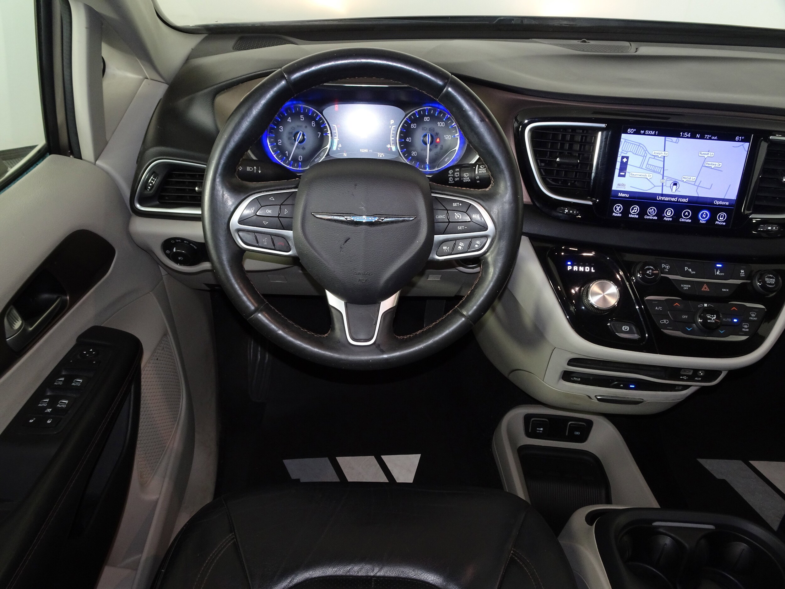 2017 Chrysler Pacifica Touring Plus photo 4