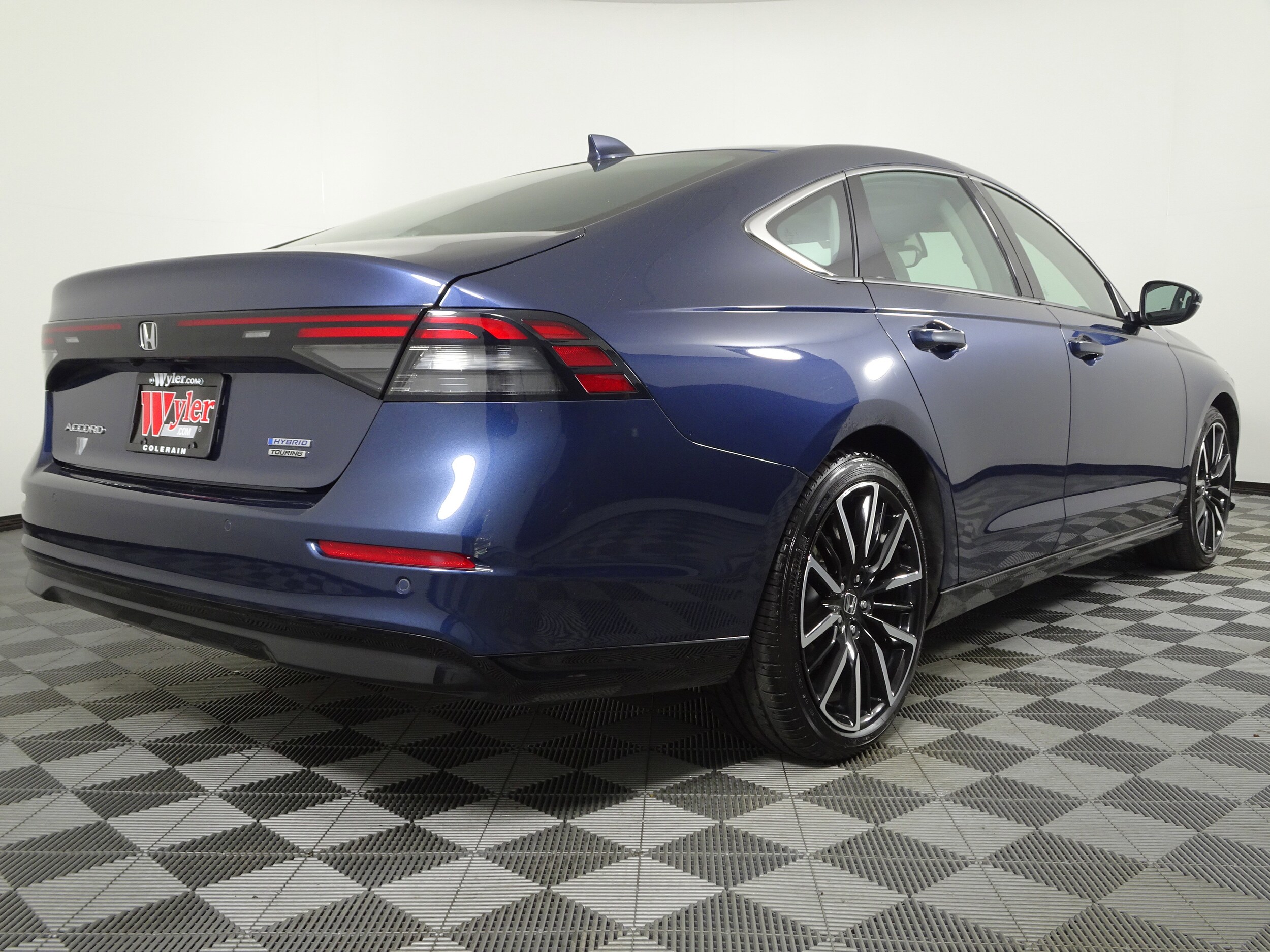 2023 Honda Accord Hybrid Touring photo 3