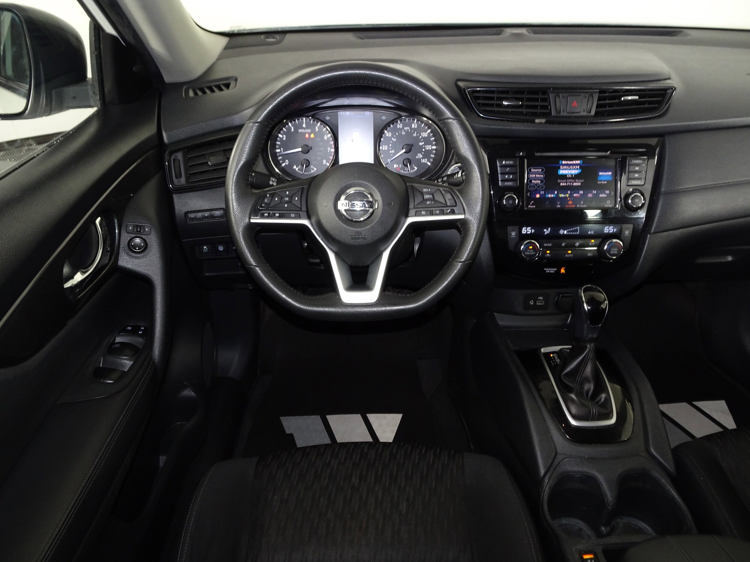 2019 Nissan Rogue SV photo 3
