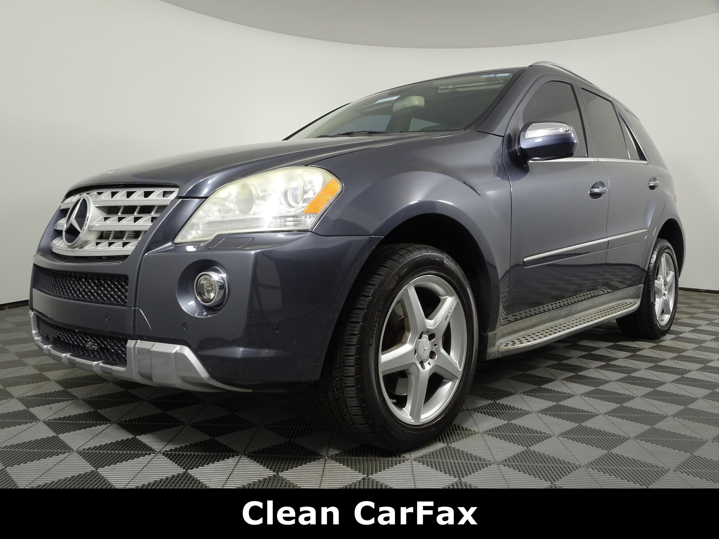 2010 Mercedes Benz ML 4MATIC 550 photo 2