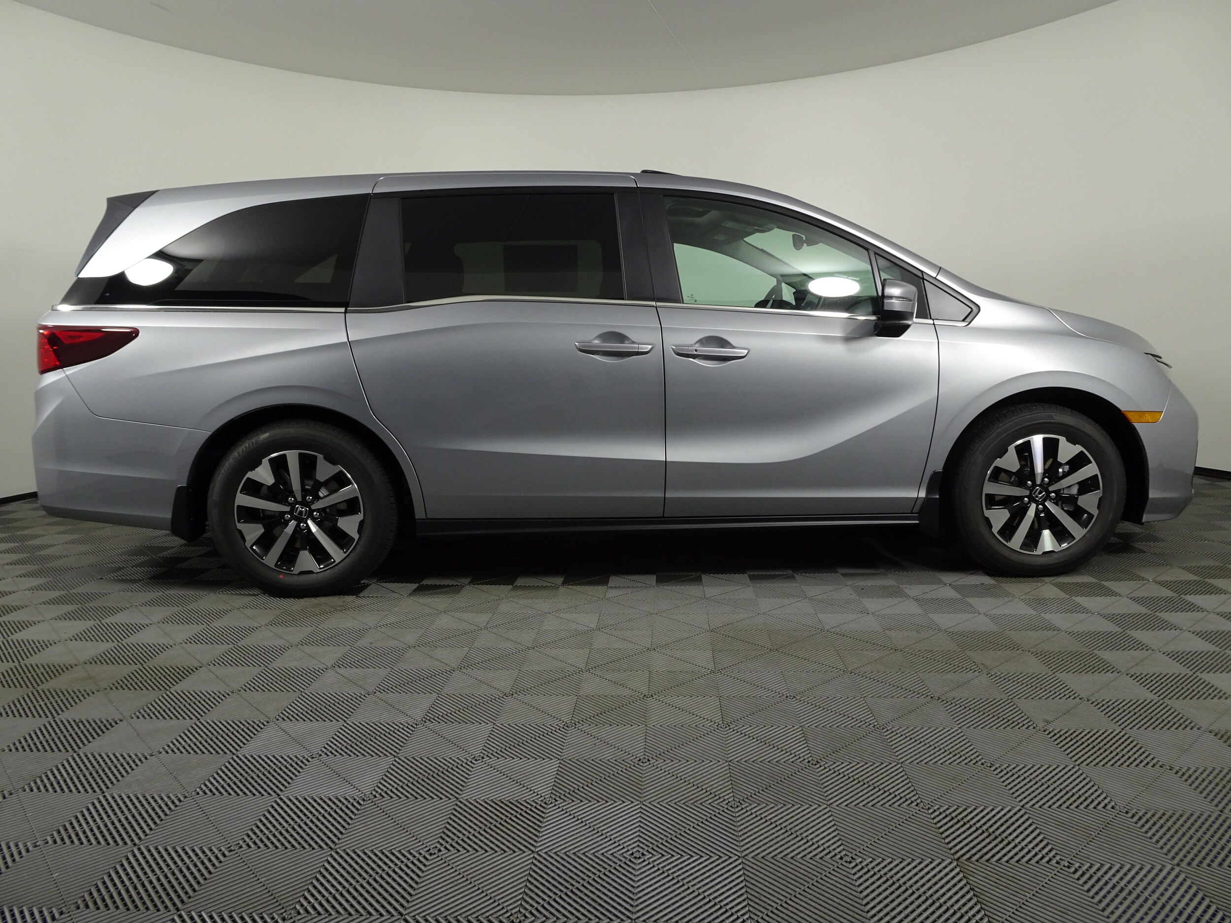 2026 Honda Odyssey EX-L photo 2