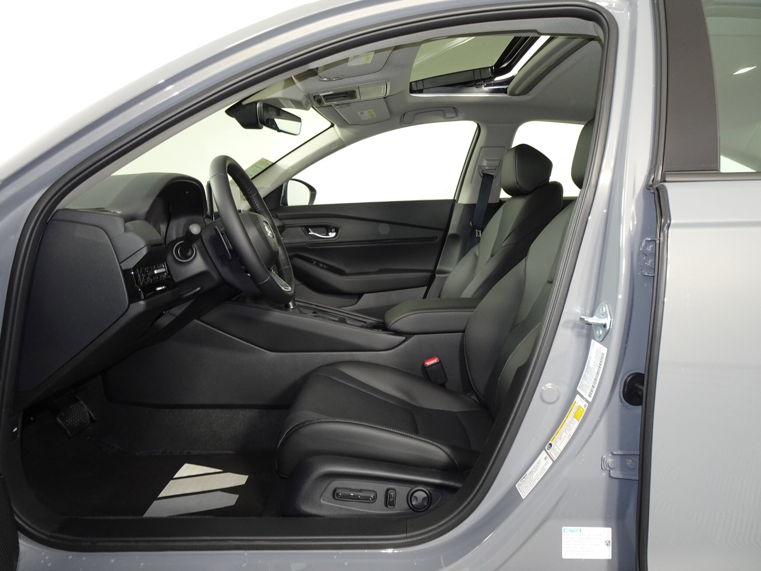 2025 Honda Accord Hybrid Touring photo 4
