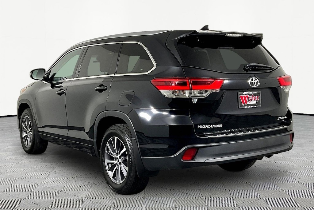Used 2018 Toyota Highlander XLE V6 AWD SUV