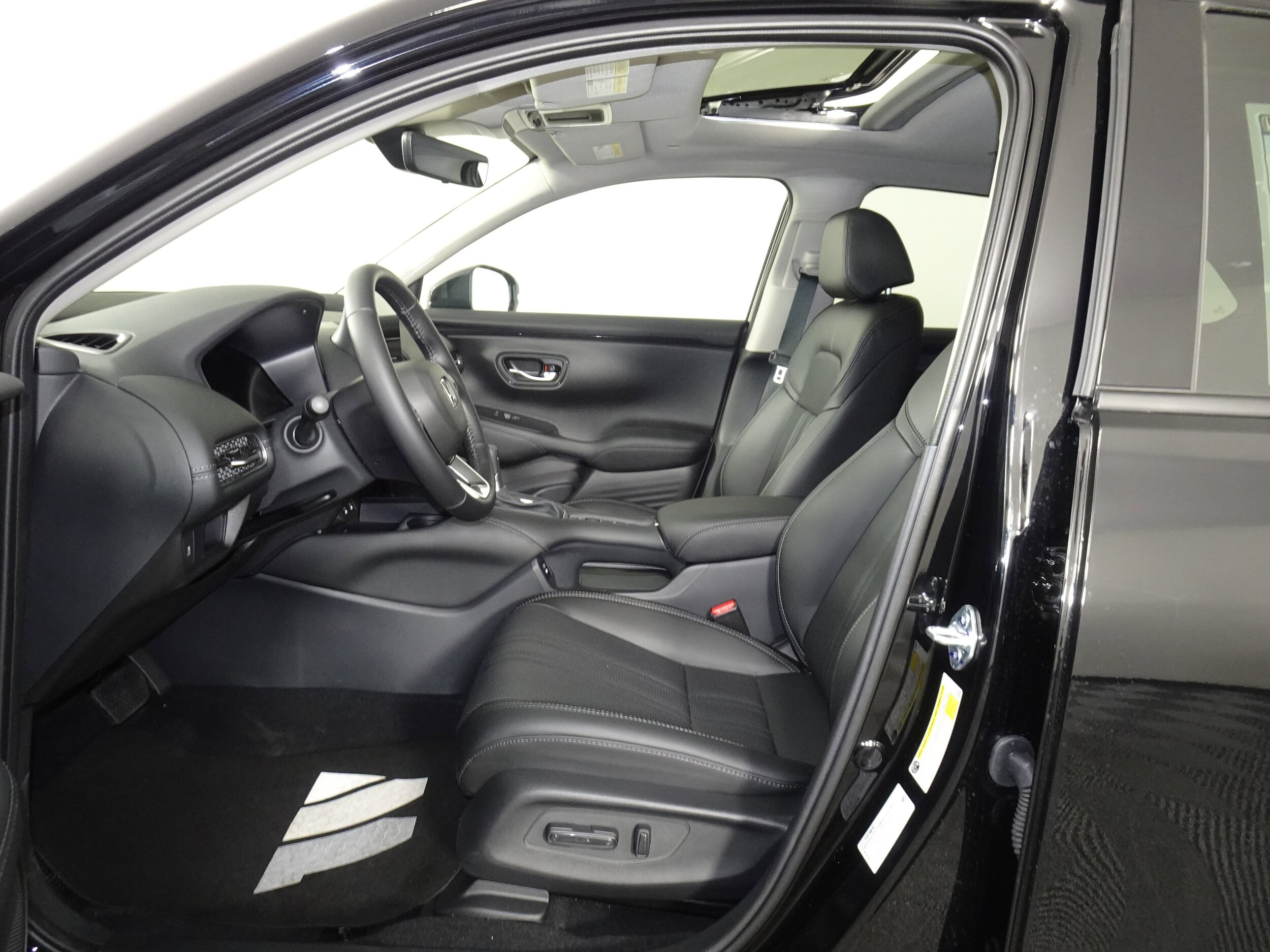 2026 Honda HR-V EX-L photo 4