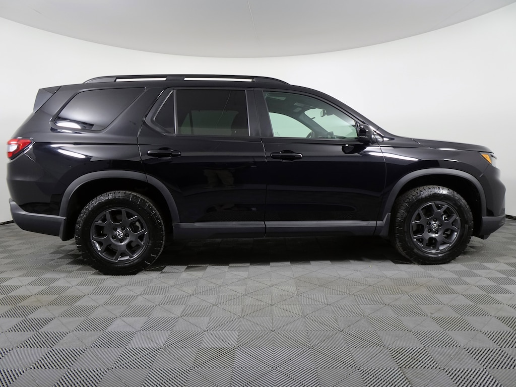 Used 2025 Honda Pilot TrailSport AWD SUV