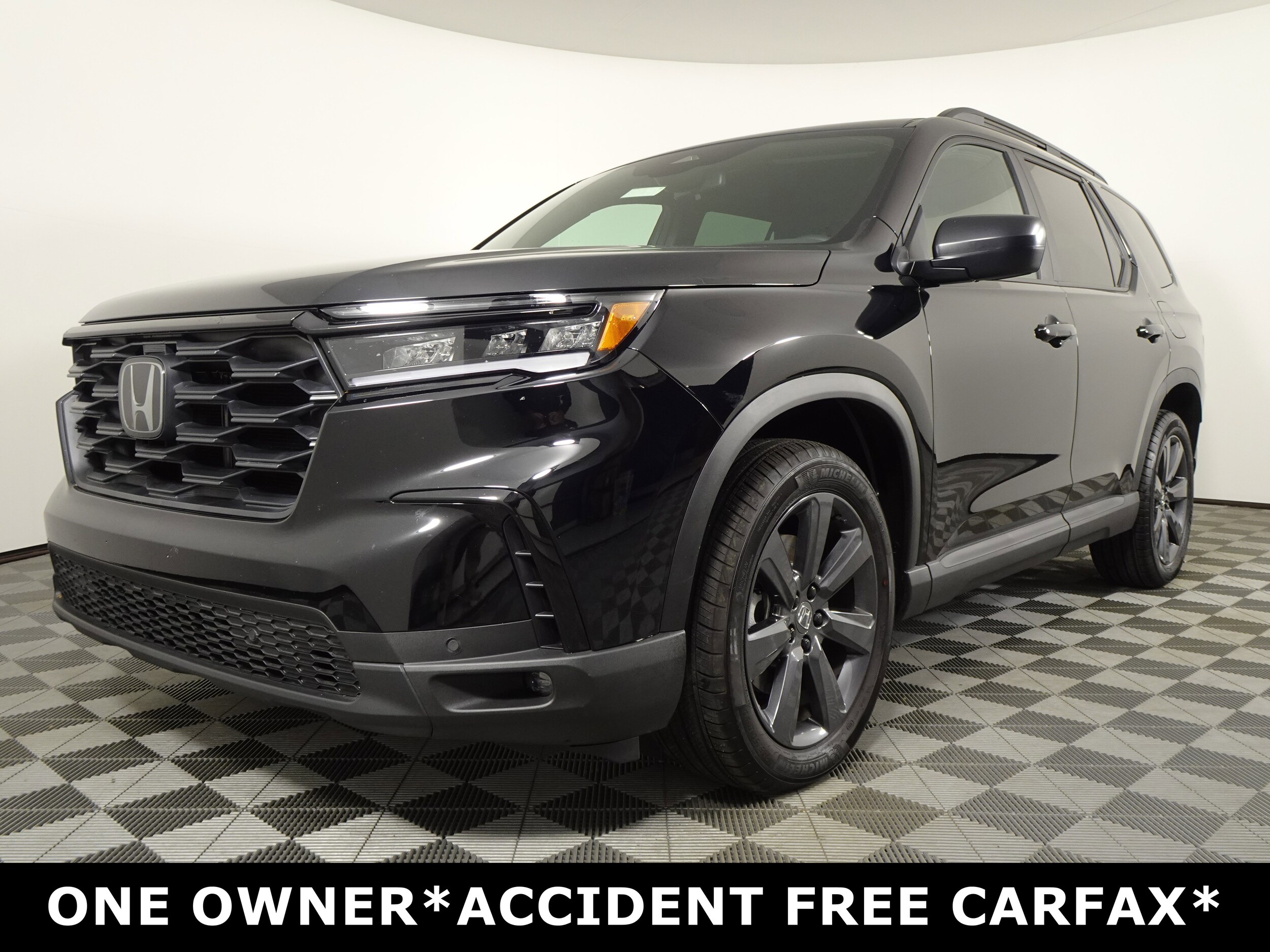 2025 Honda Pilot Sport photo 2