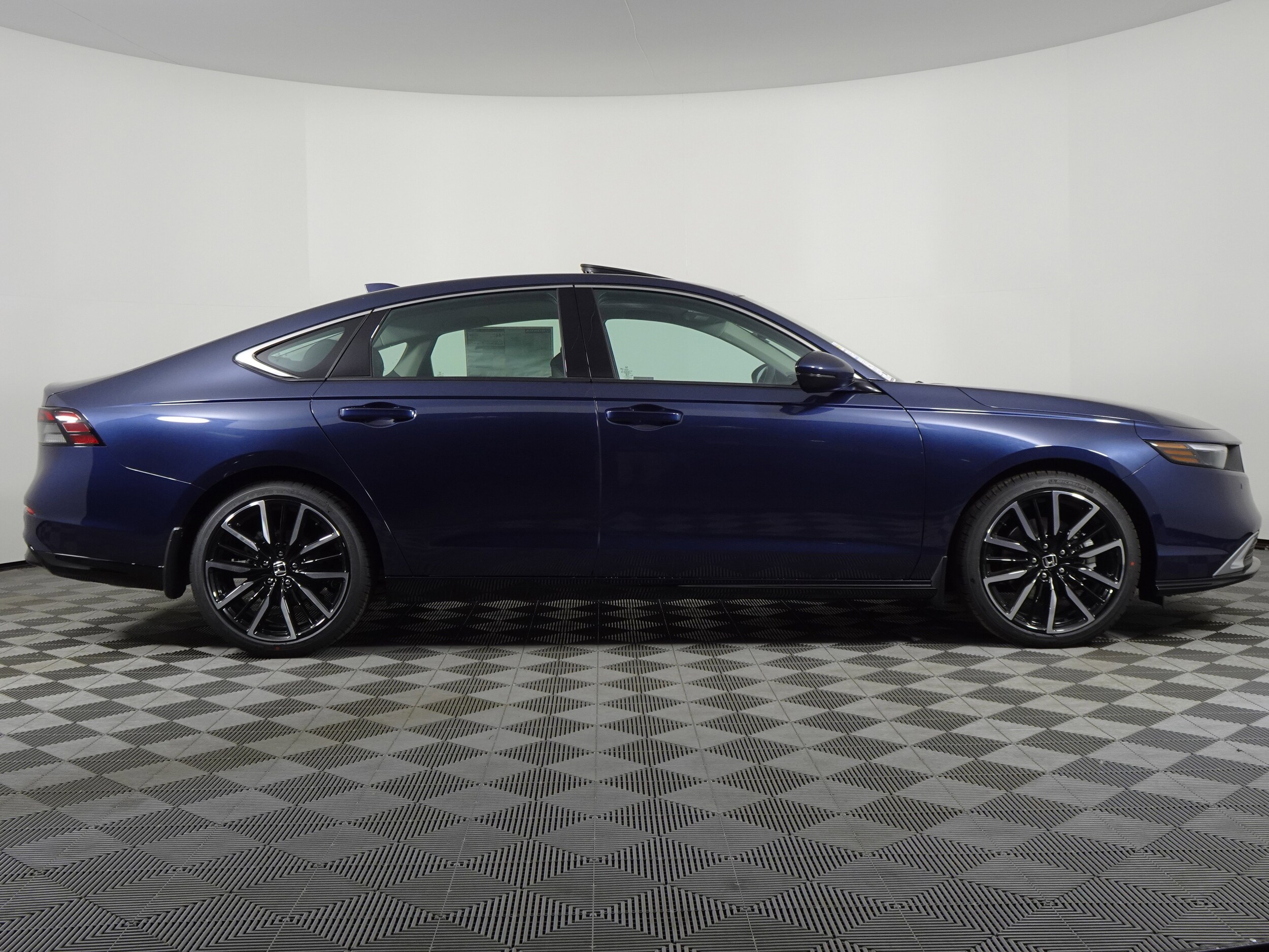 2025 Honda Accord Hybrid Touring photo 2