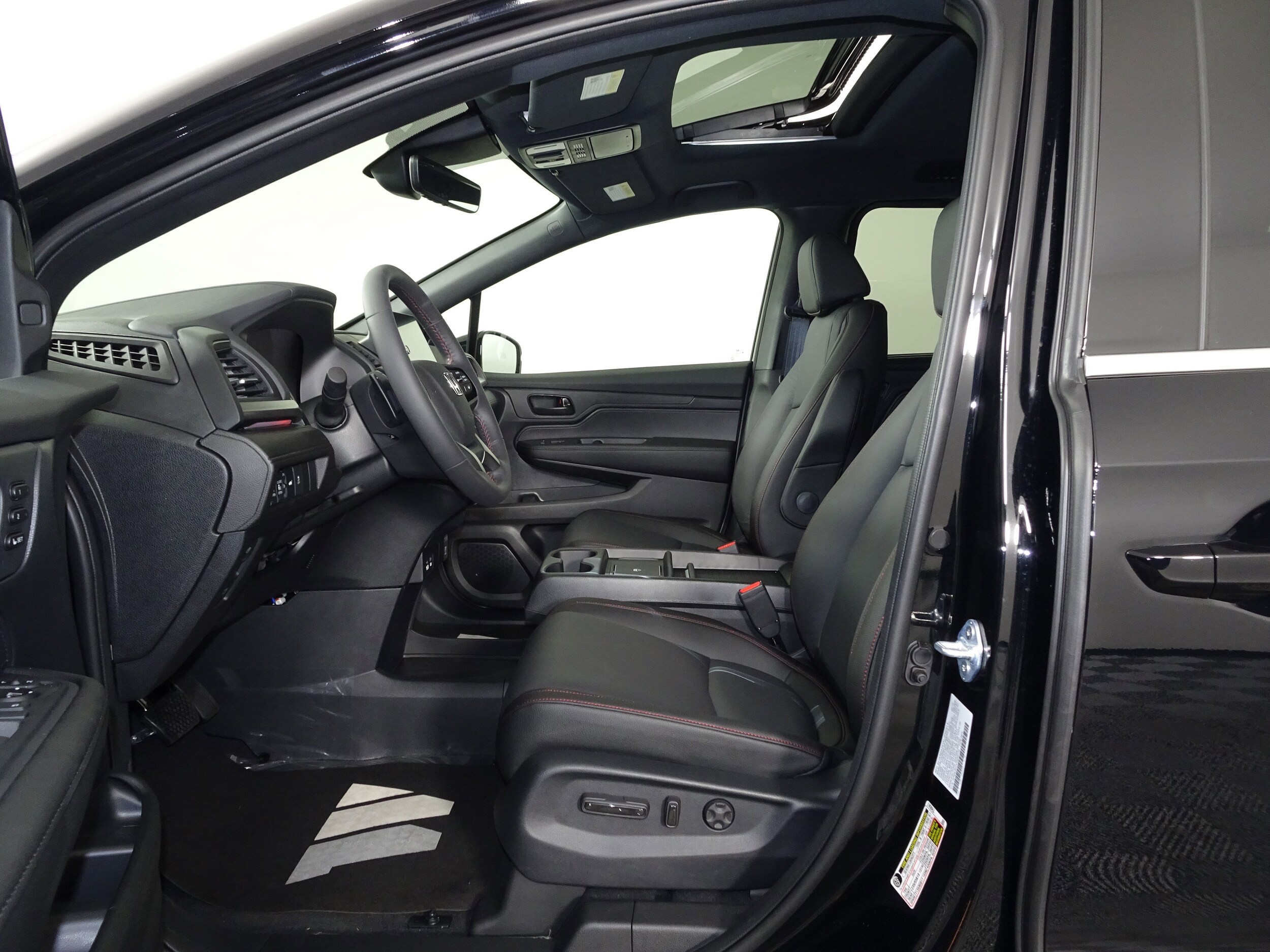 2026 Honda Odyssey photo 3