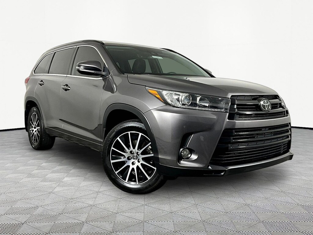 Used 2018 Toyota Highlander SE V6 AWD SUV