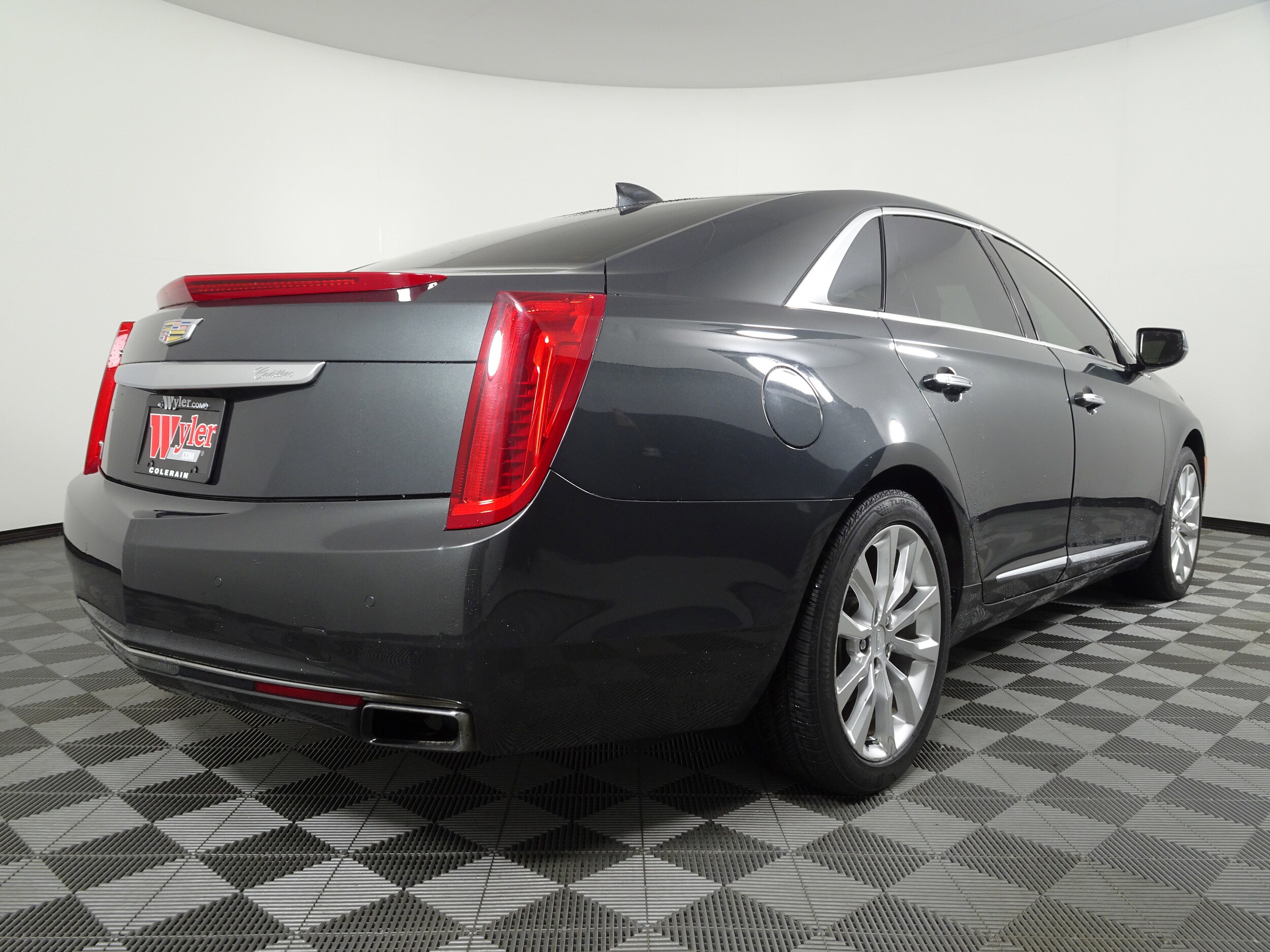 2017 Cadillac XTS Luxury photo 3