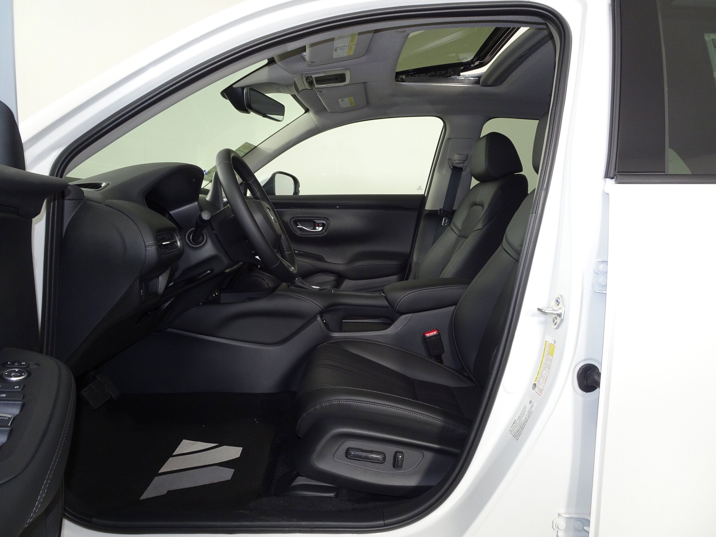2026 Honda HR-V EX-L photo 4