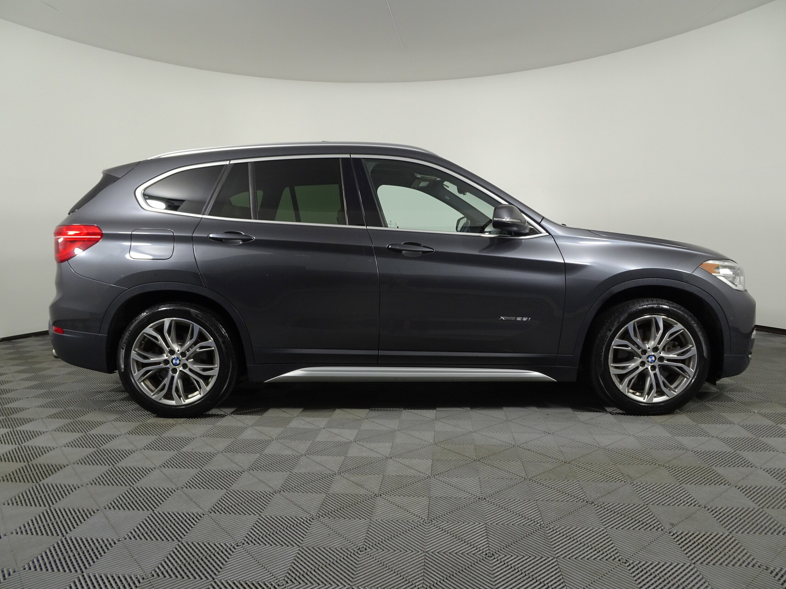 2016 Bmw X1 XDrive28i photo 2