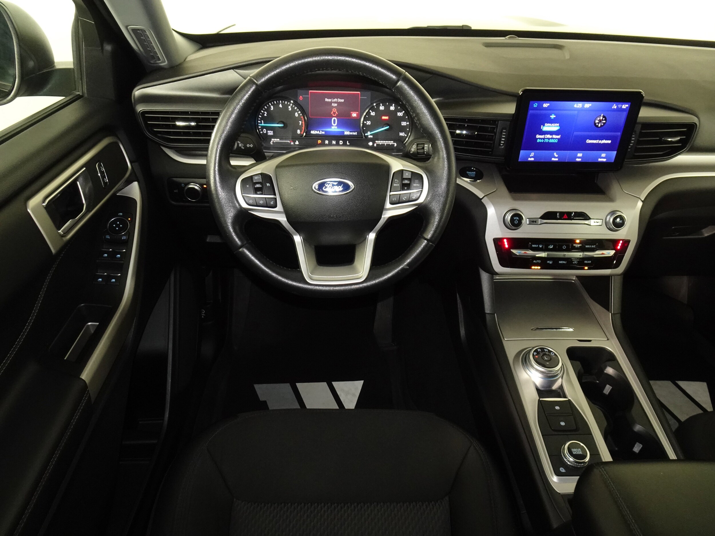 2023 Ford Explorer XLT photo 4