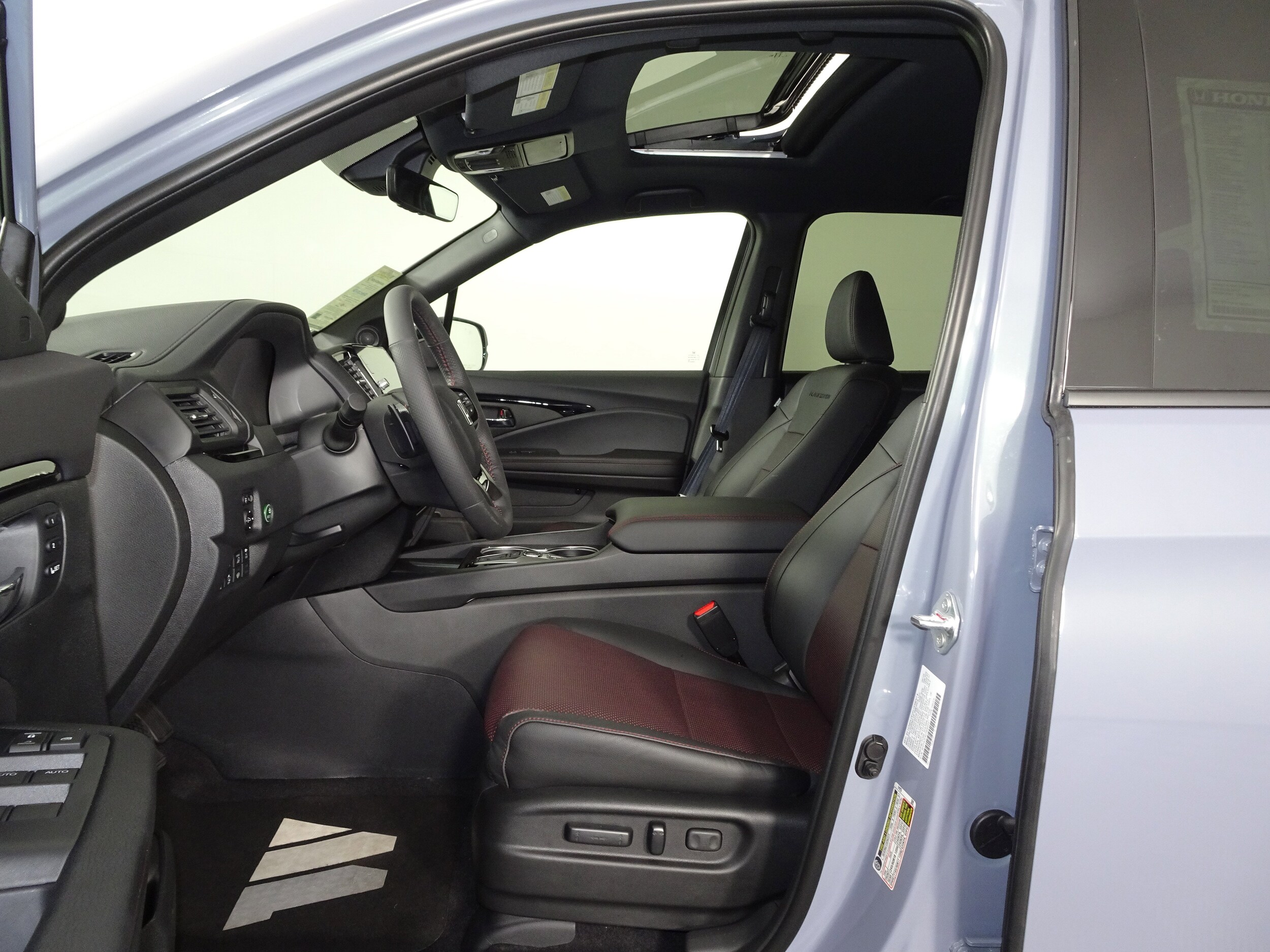2026 Honda Ridgeline Black Edition photo 4