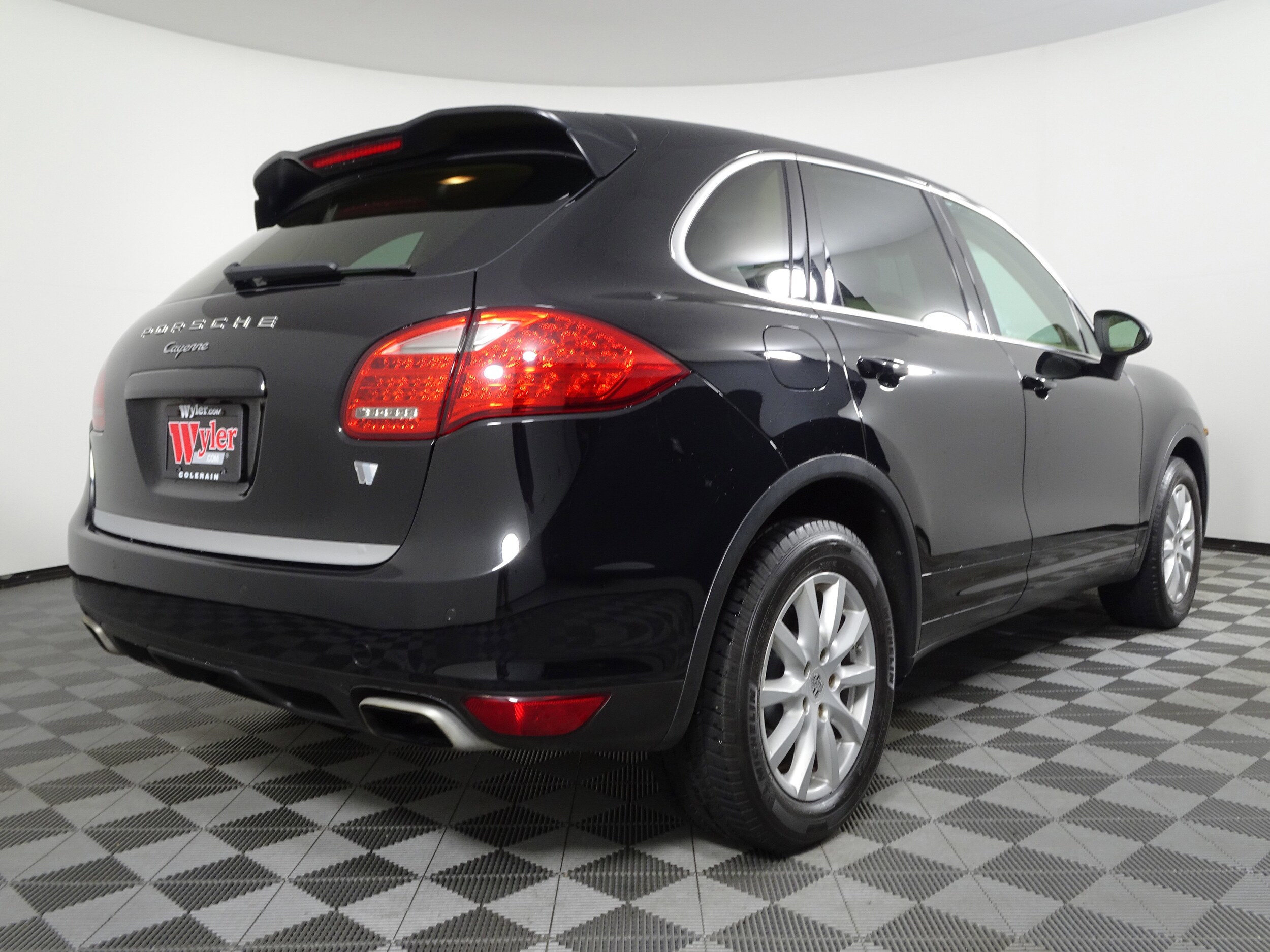 2011 Porsche Cayenne photo 2