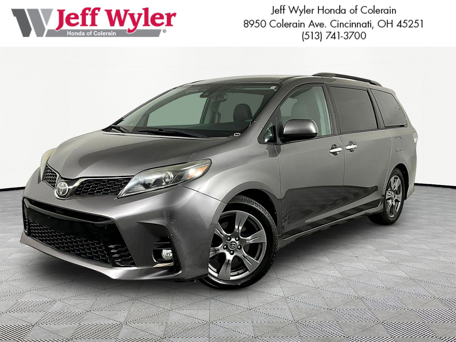 2018 Toyota Sienna SE V6 8-Passenger's photo