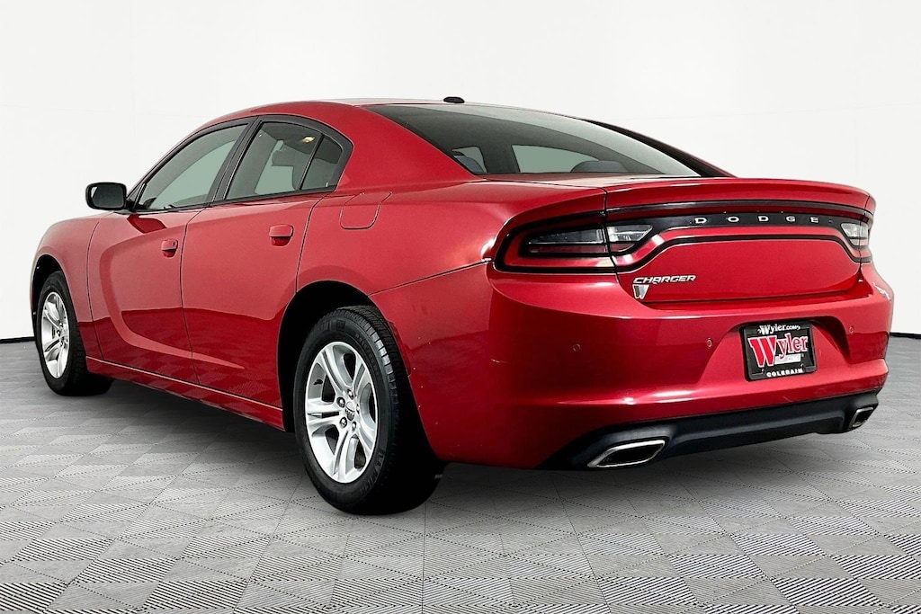 Used 2015 Dodge Charger 4dr Sdn SE RWD Sedan