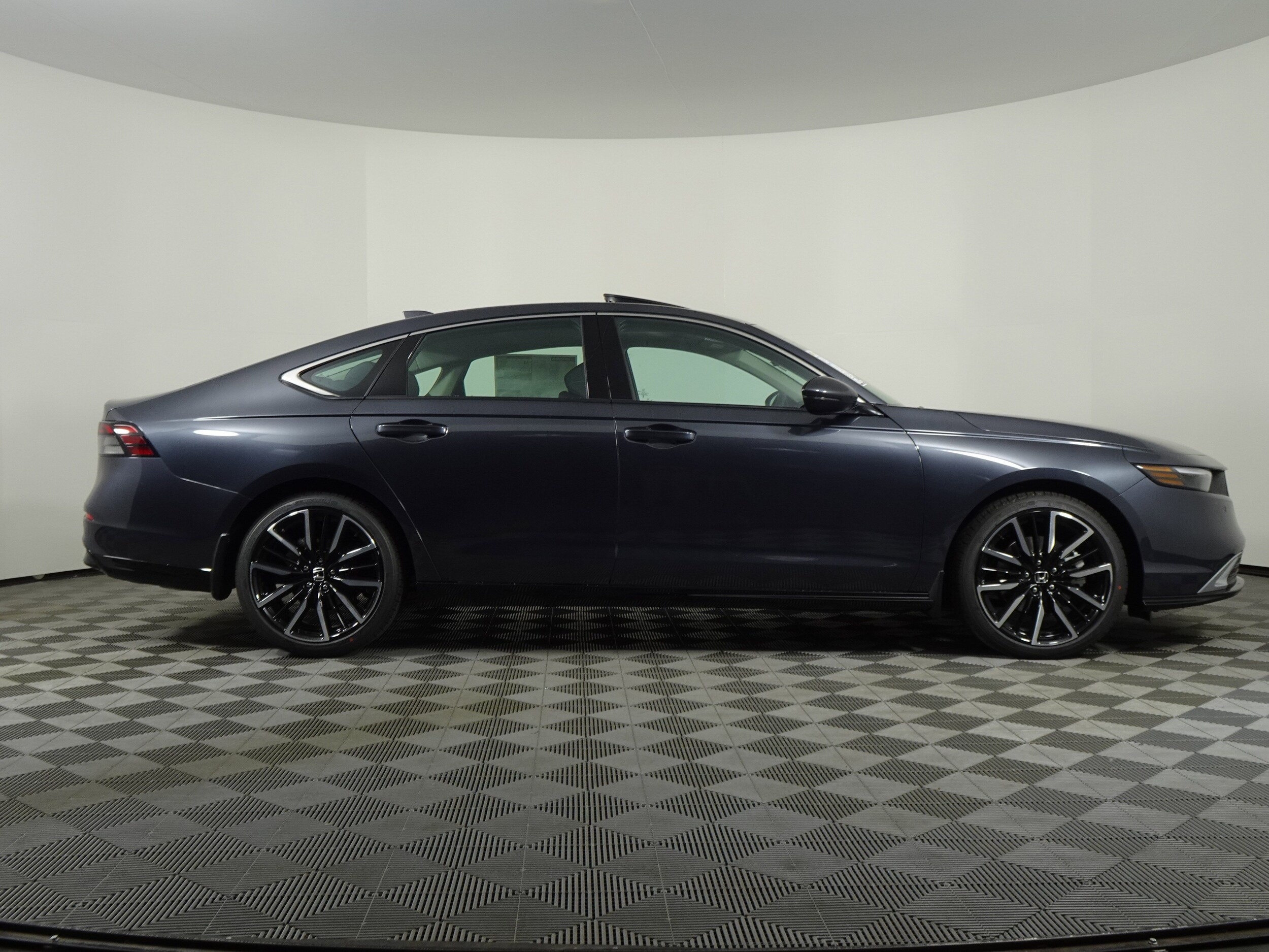 2025 Honda Accord Hybrid Touring photo 2