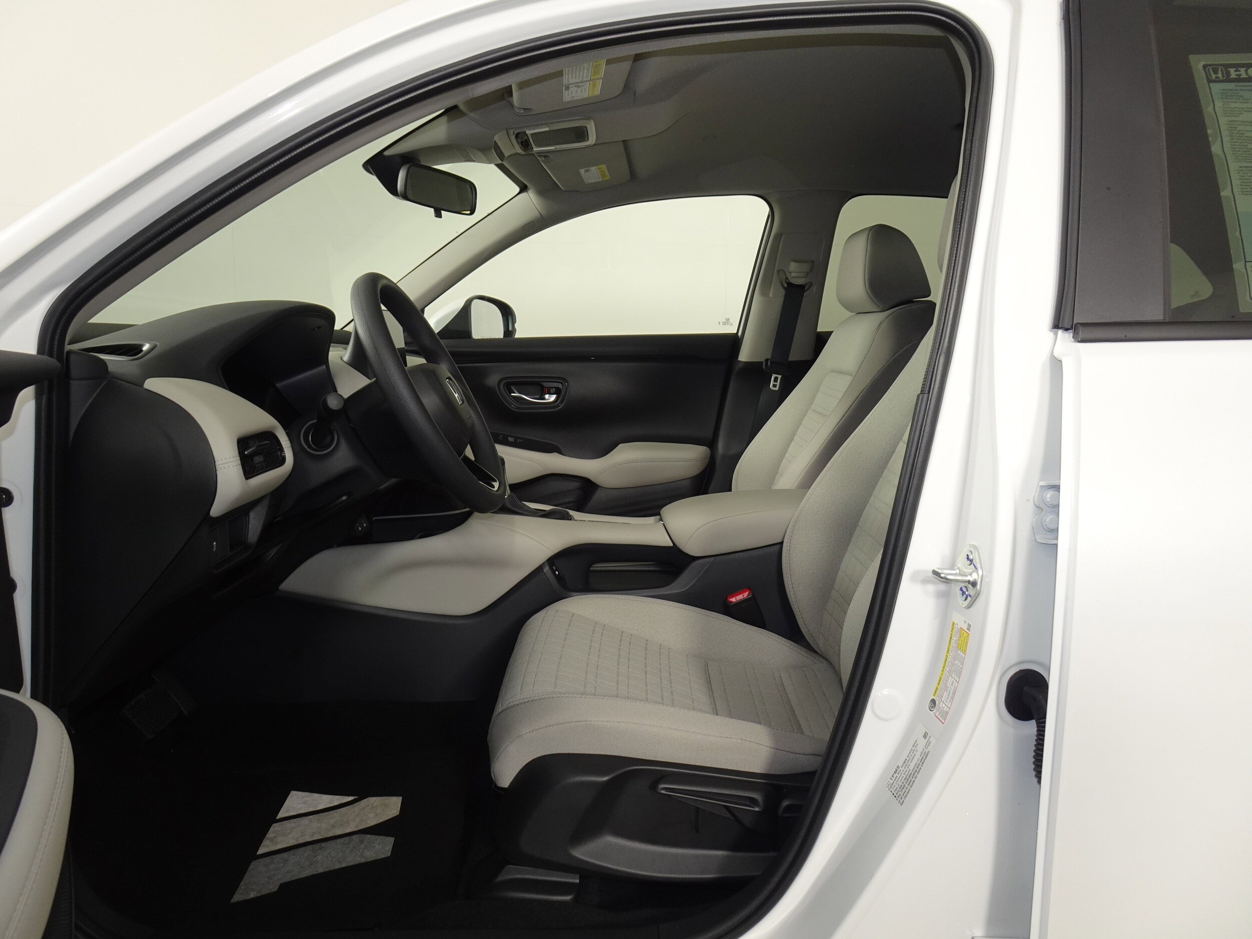 2026 Honda HR-V LX photo 4